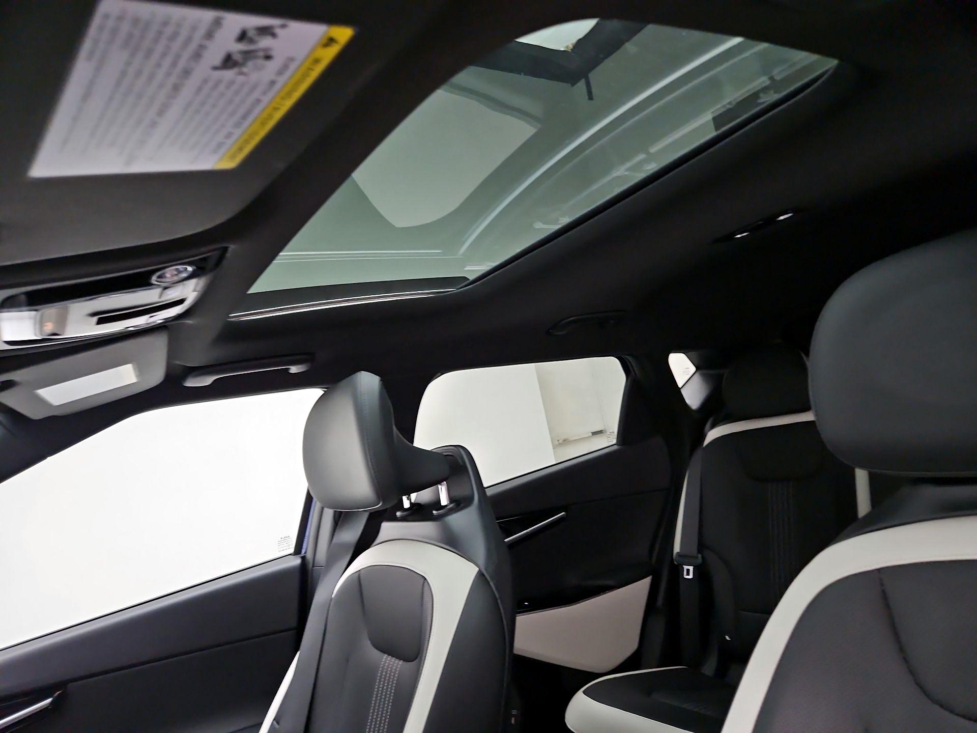 Thumbnail: 2023 Kia EV6 - 20