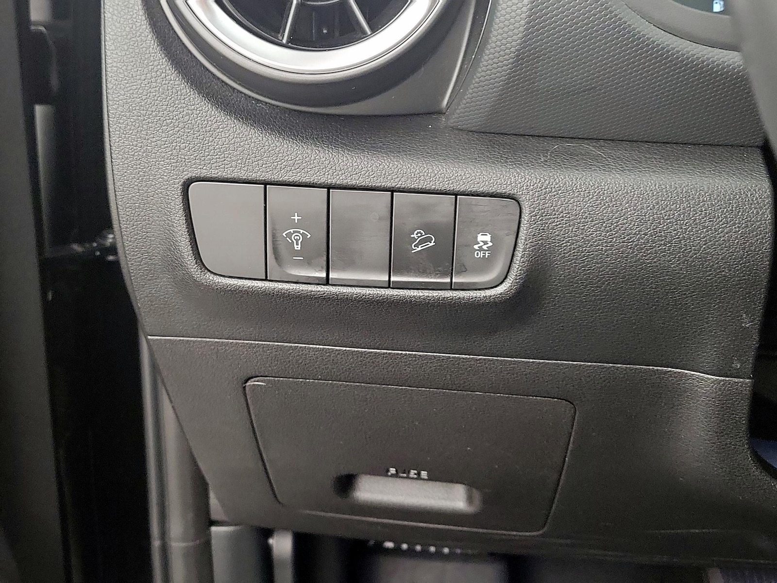 2022 Hyundai Kona Limited - Photo 14
