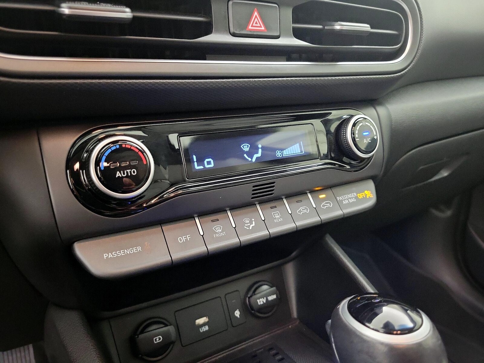 2022 Hyundai Kona Limited - Photo 17