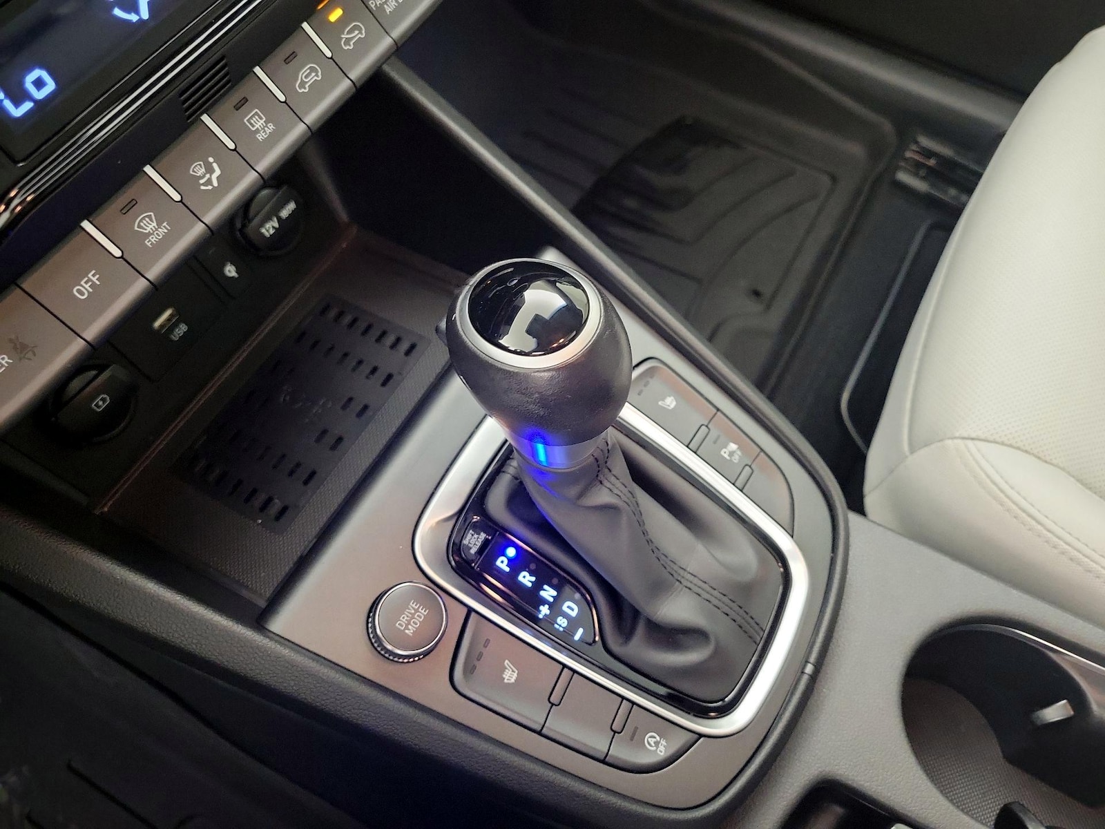 2022 Hyundai Kona Limited - Photo 18