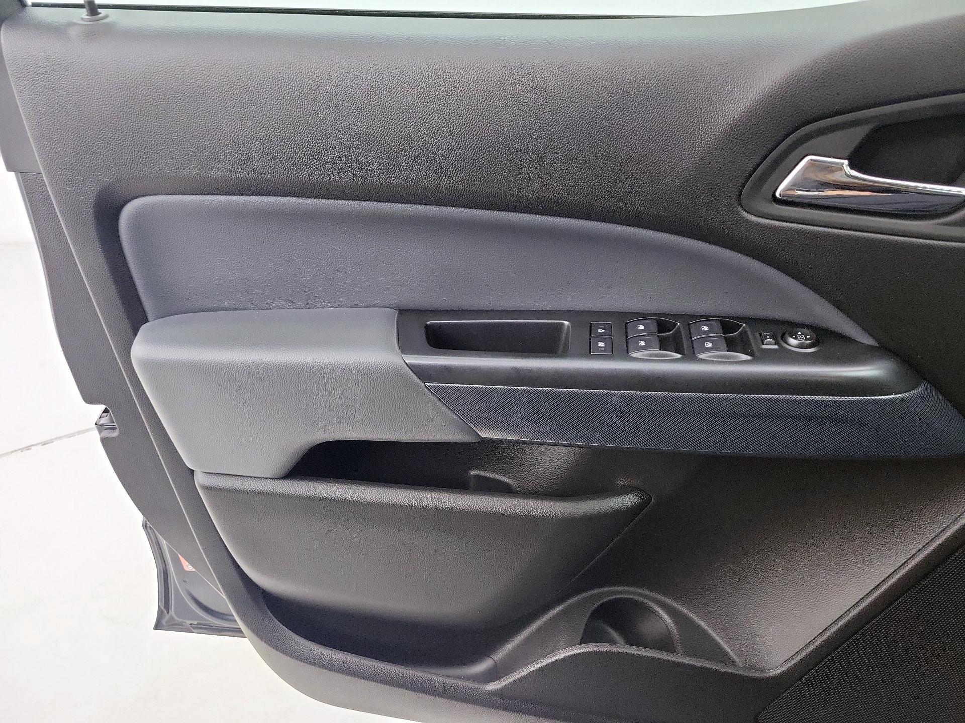 Thumbnail: 2019 Chevrolet Colorado - 12