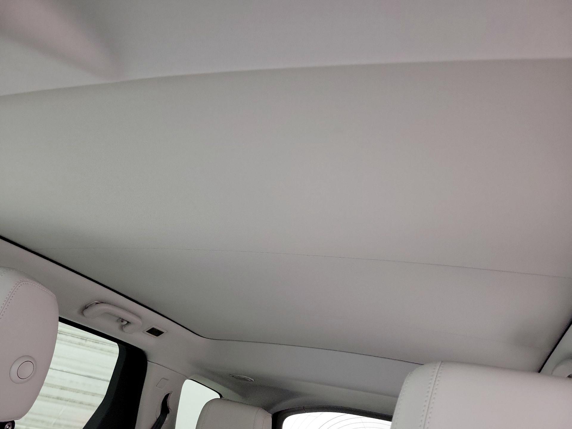 Thumbnail: 2023 Land Rover Discovery Sport - 20