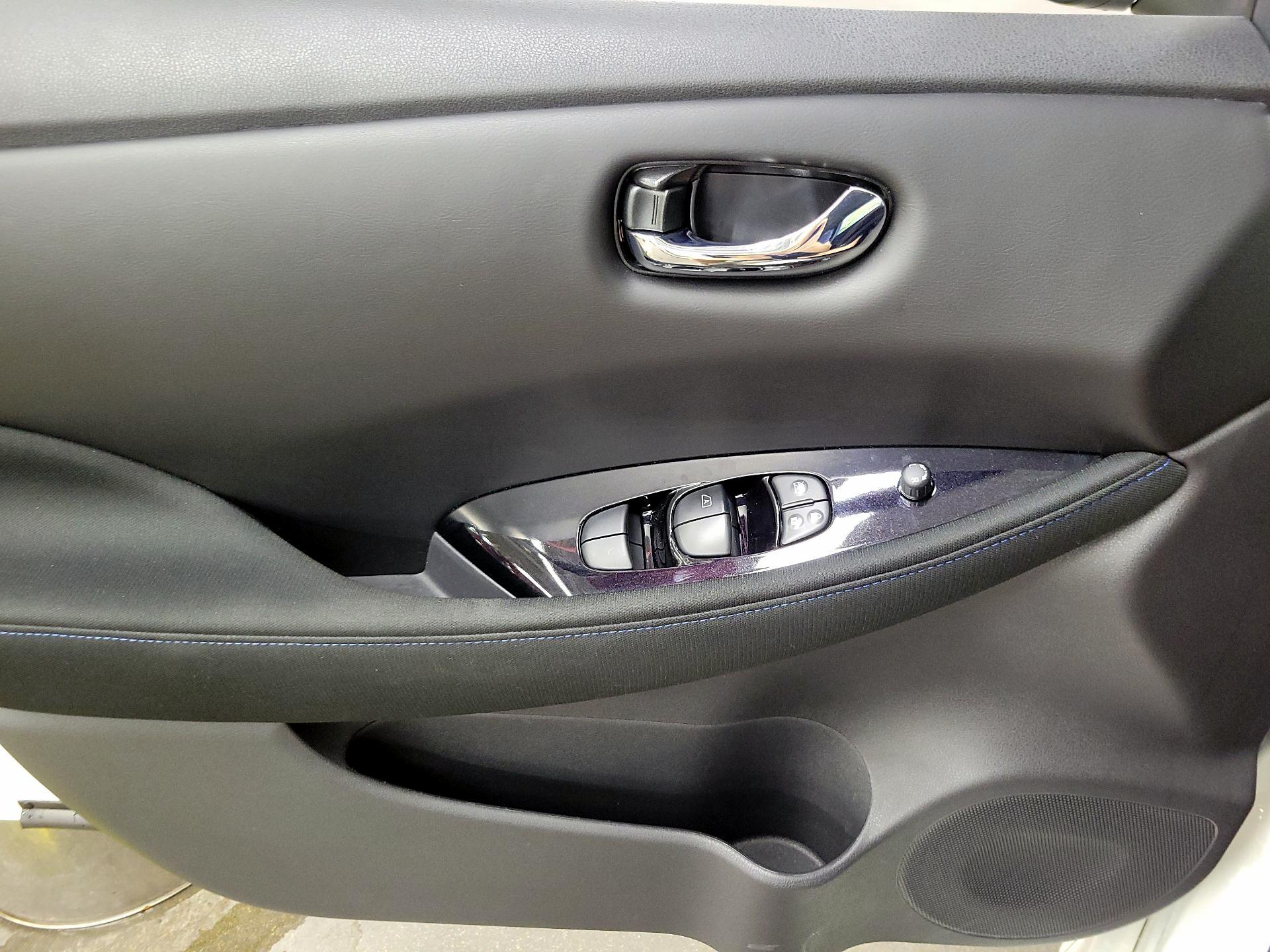 Thumbnail: 2025 Nissan Leaf - 12