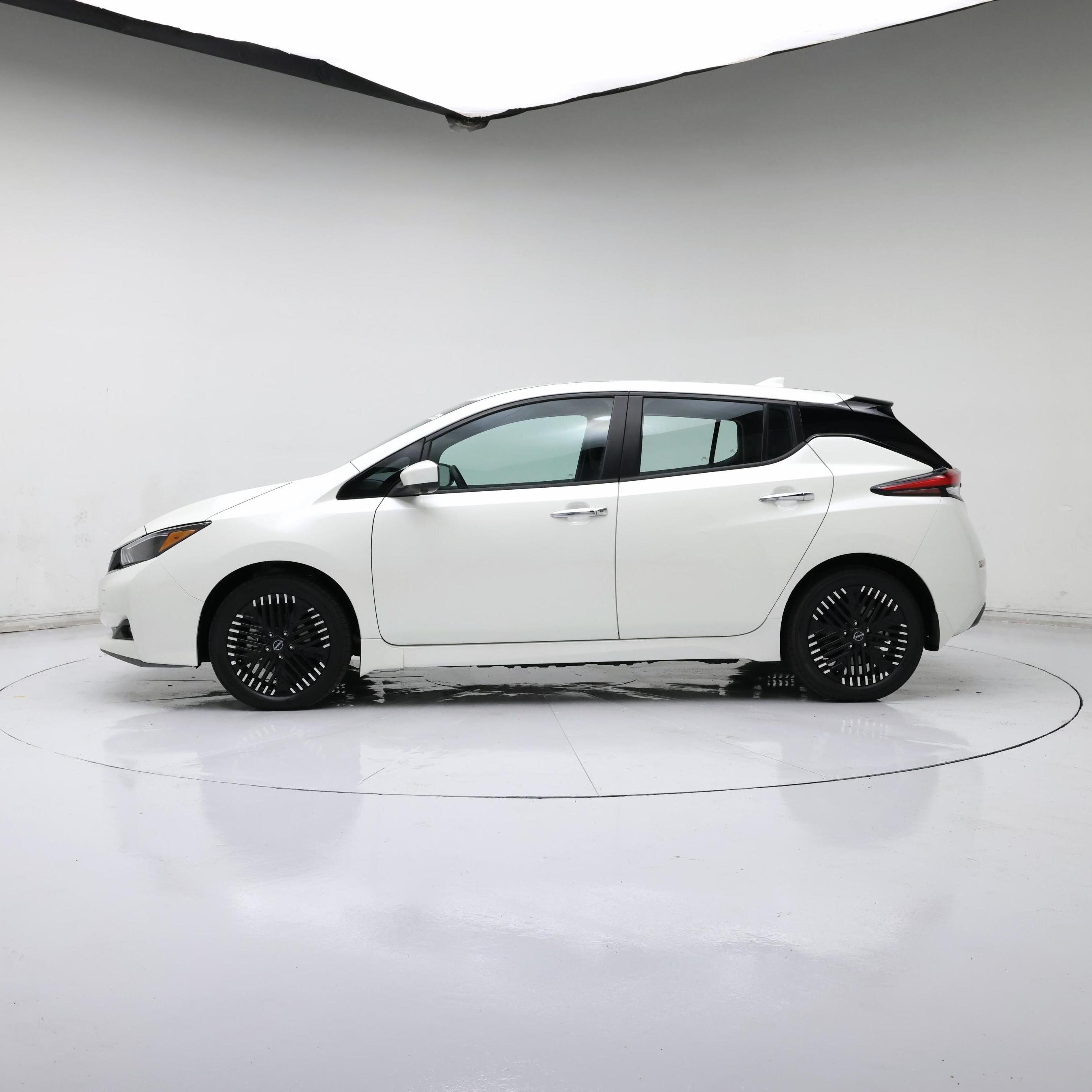 Thumbnail: 2025 Nissan Leaf - 3