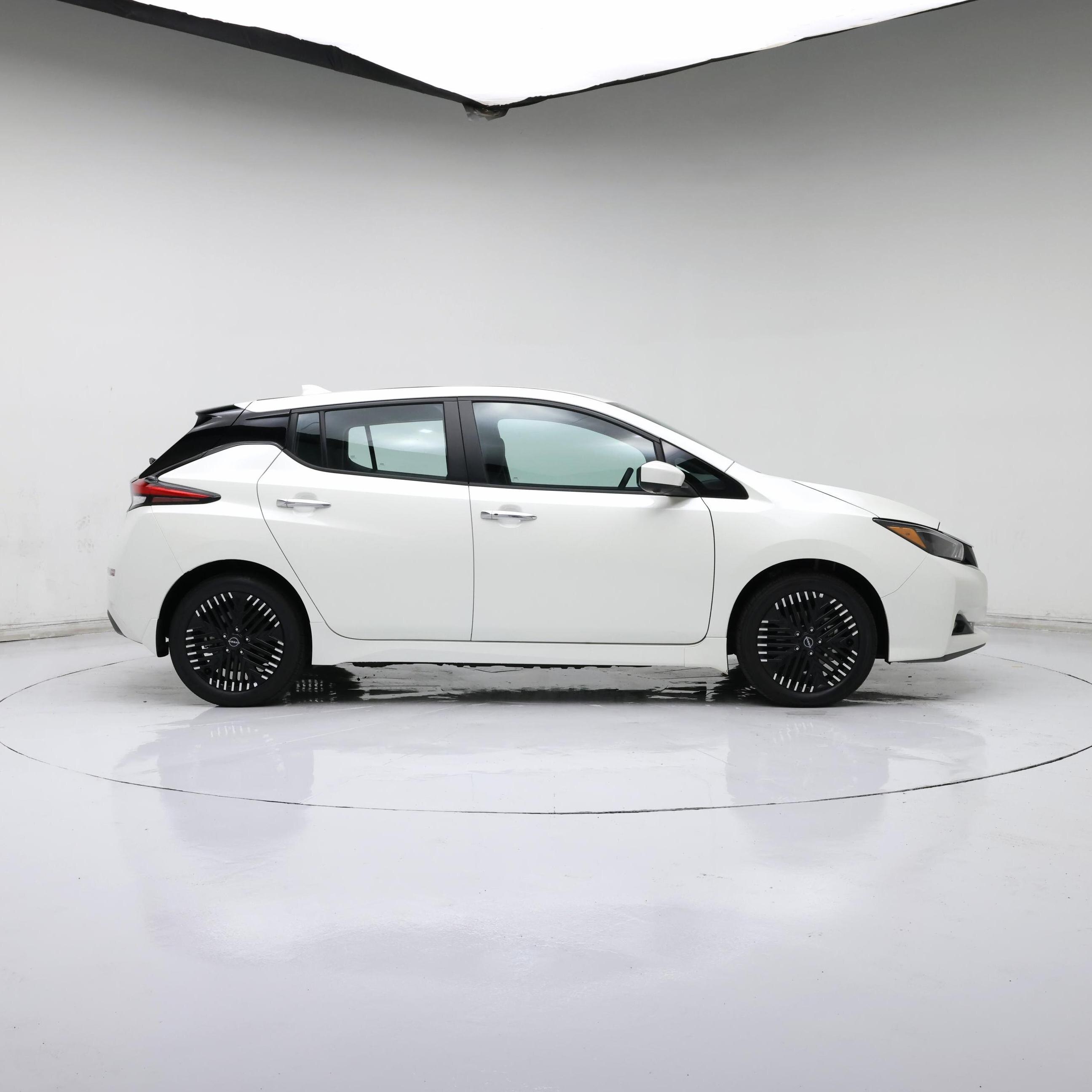 Thumbnail: 2025 Nissan Leaf - 7