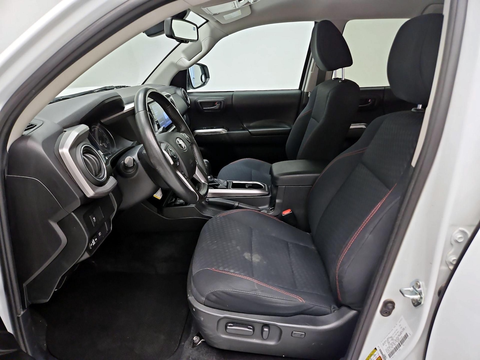 2021 Toyota Tacoma SR5 - Photo 12