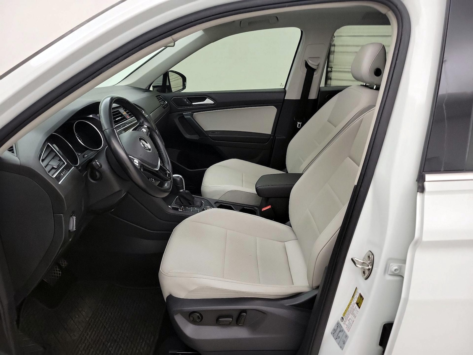 2019 Volkswagen Tiguan SE - Photo 12