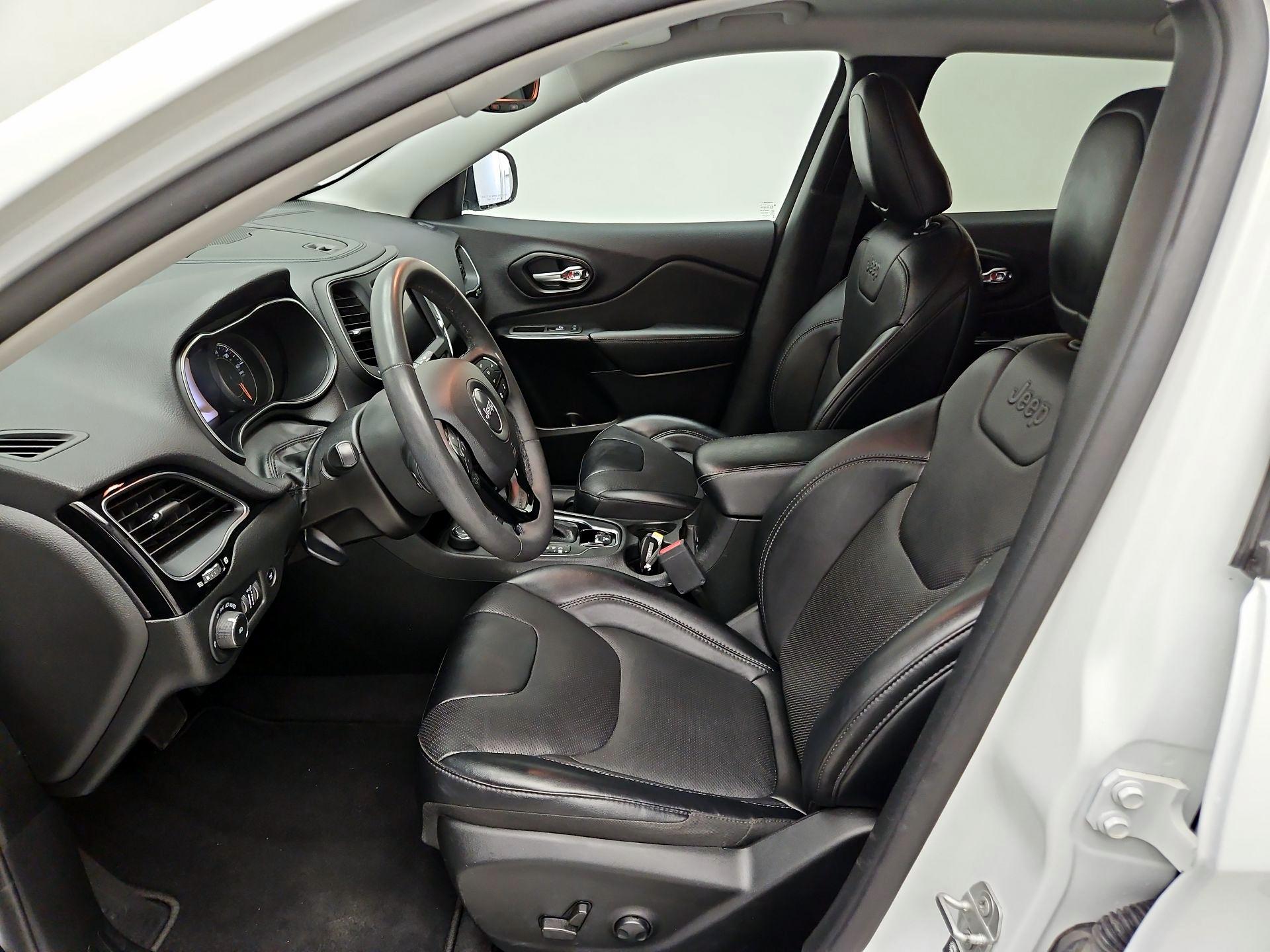 Thumbnail: 2023 Jeep Cherokee - 9