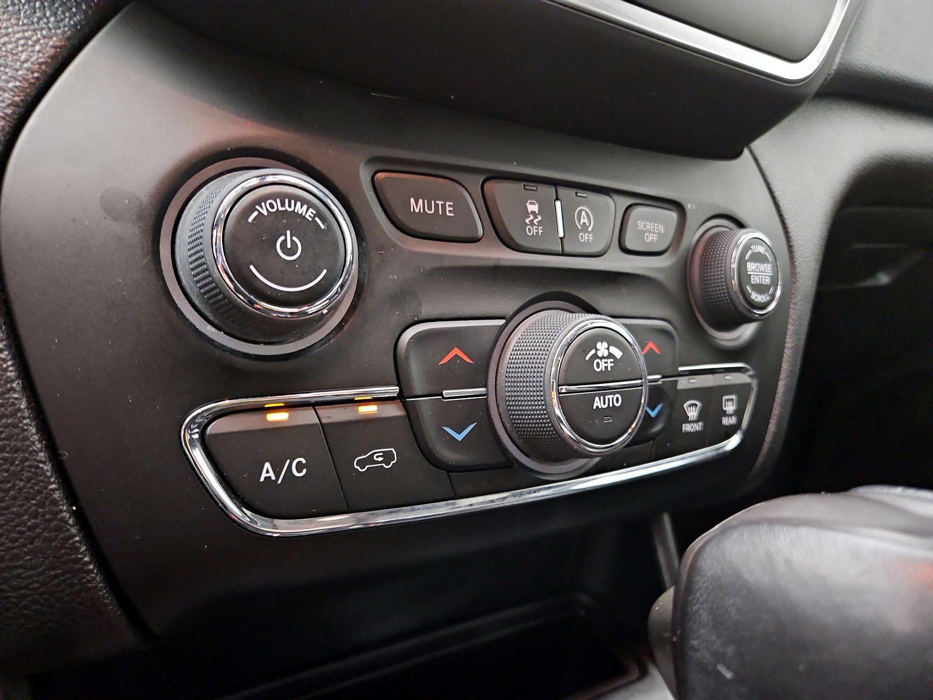 Thumbnail: 2023 Jeep Cherokee - 15