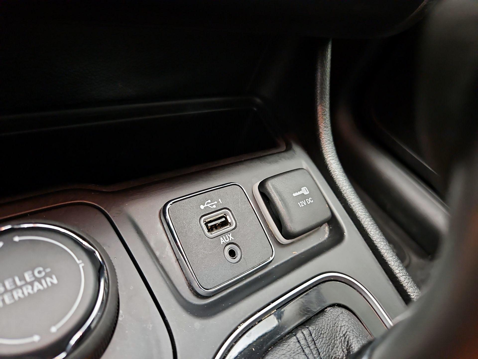 Thumbnail: 2023 Jeep Cherokee - 17