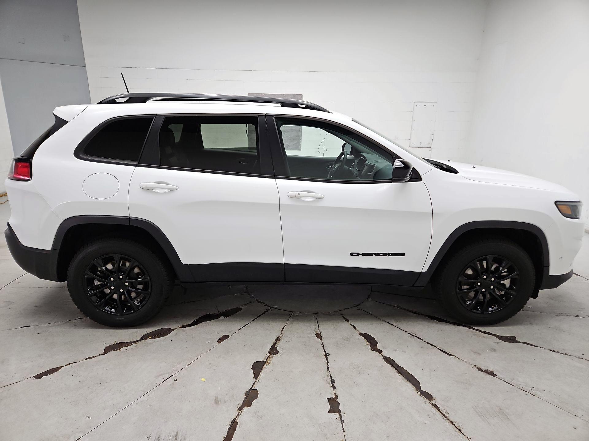 Thumbnail: 2023 Jeep Cherokee - 4