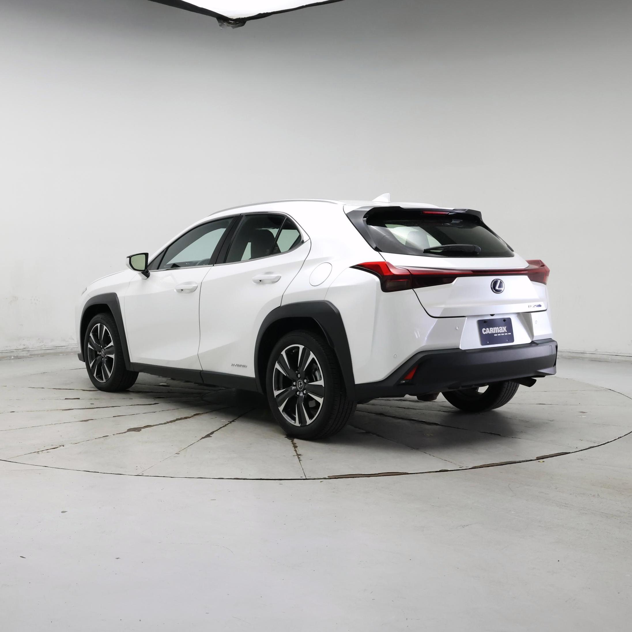 Thumbnail: 2021 Lexus UX - 2