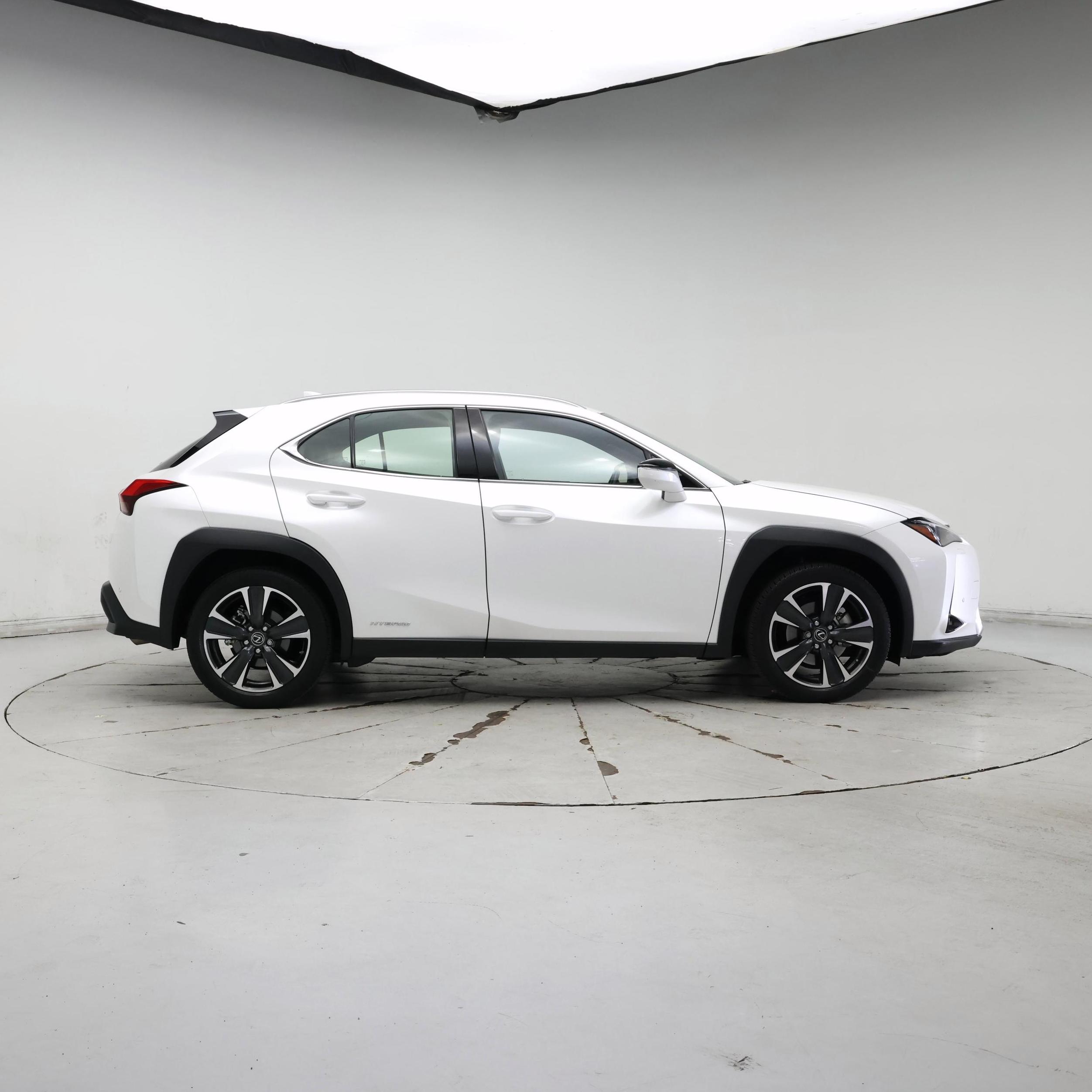 Thumbnail: 2021 Lexus UX - 7