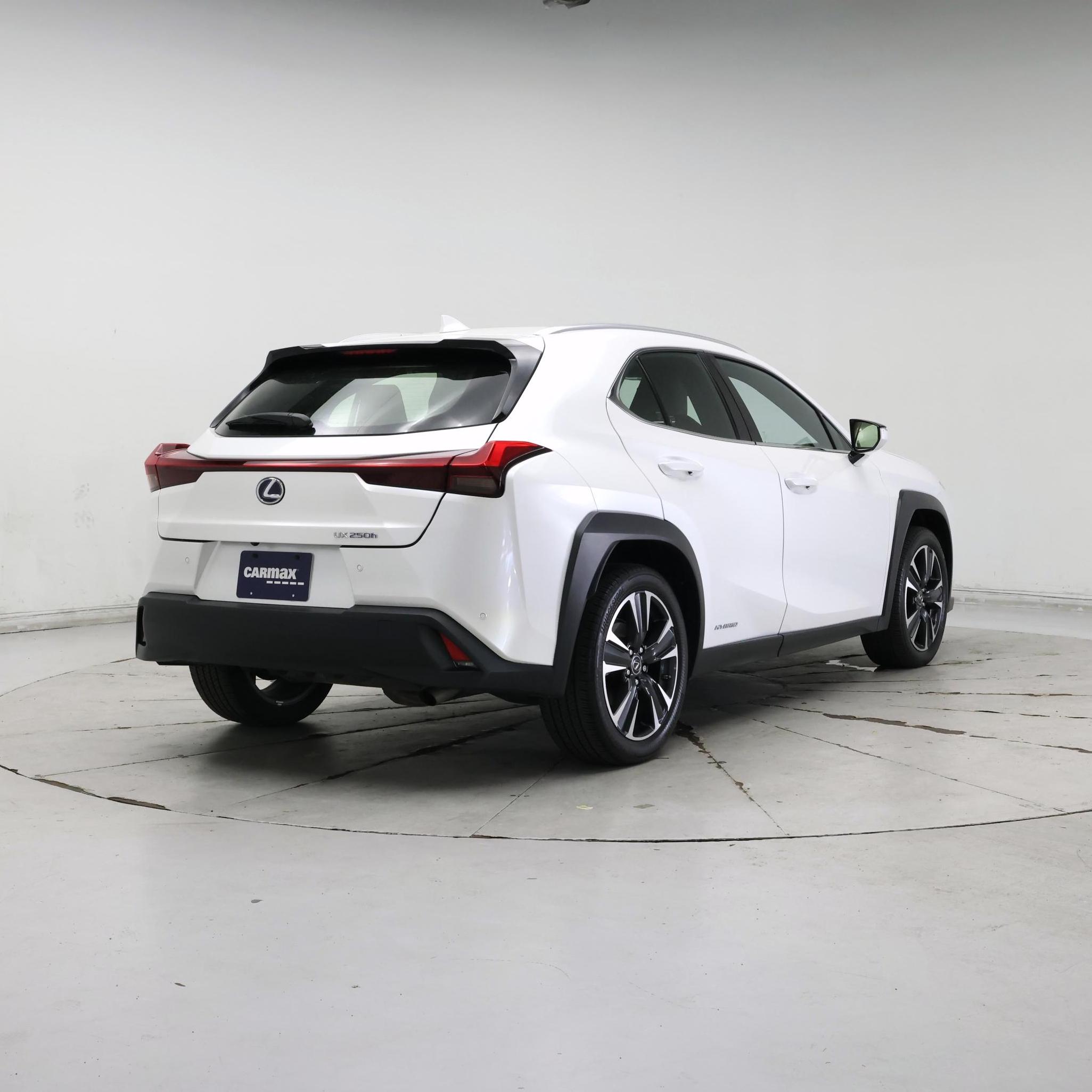 Thumbnail: 2021 Lexus UX - 8