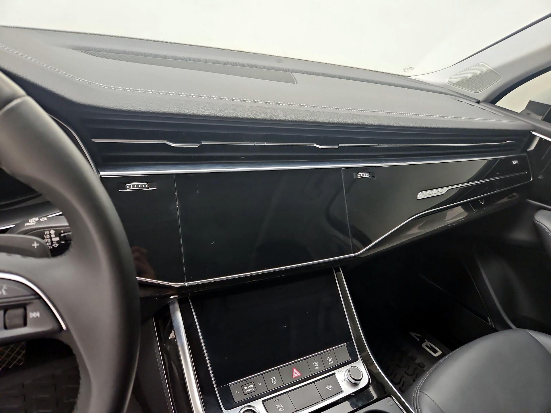Thumbnail: 2023 Audi Q7 - 16