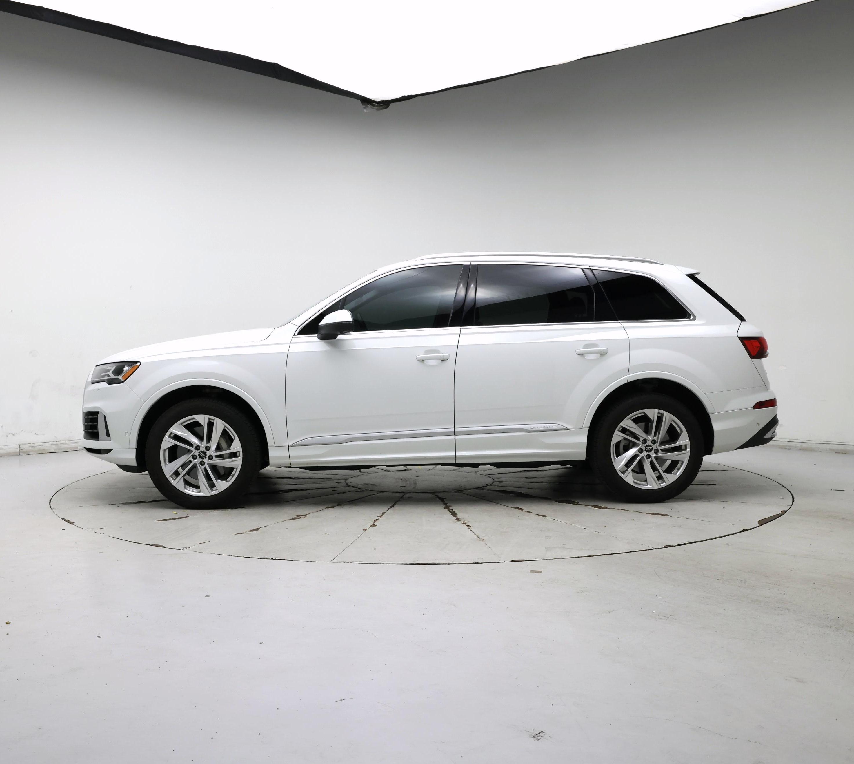 Thumbnail: 2023 Audi Q7 - 3