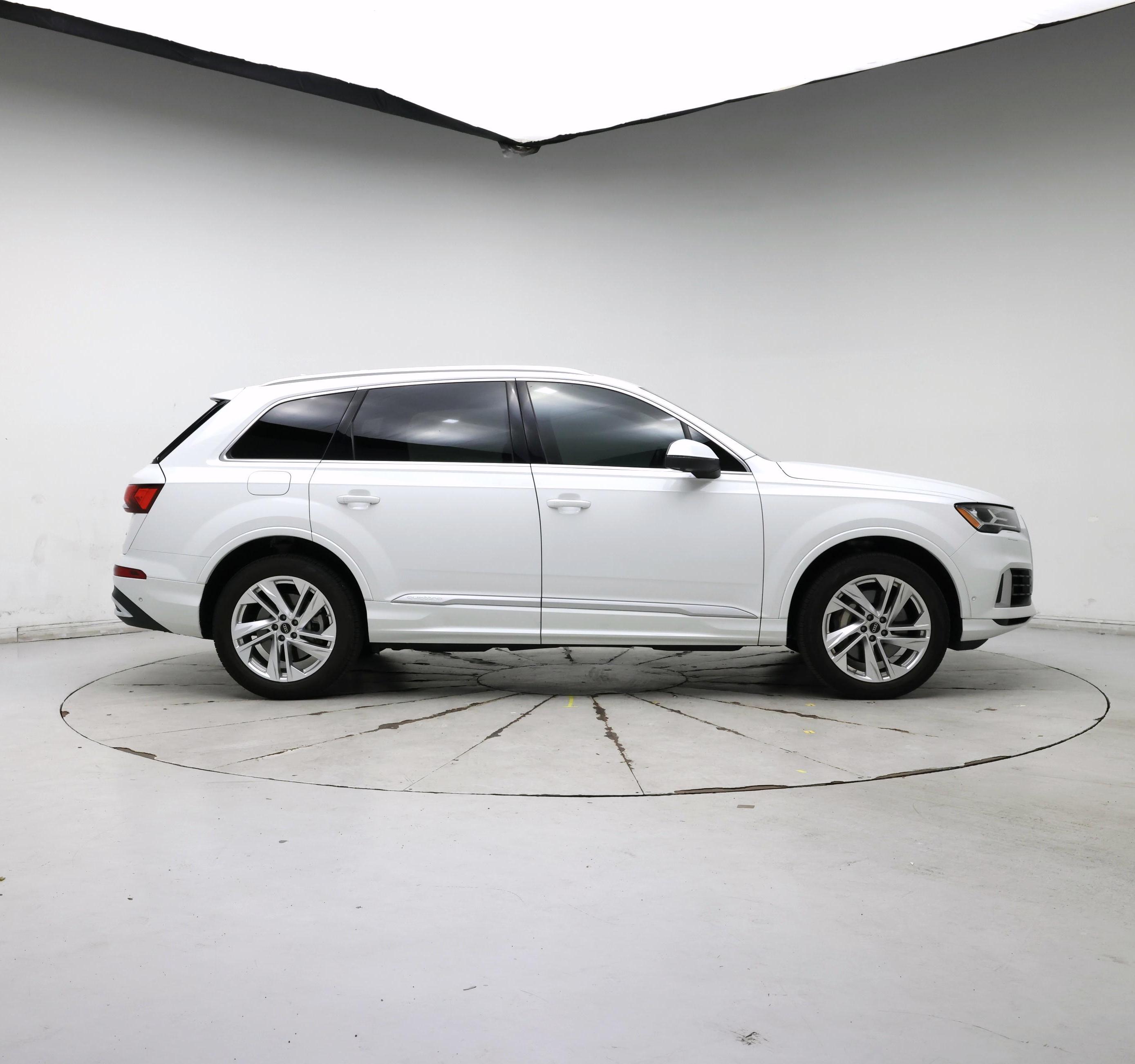 Thumbnail: 2023 Audi Q7 - 7