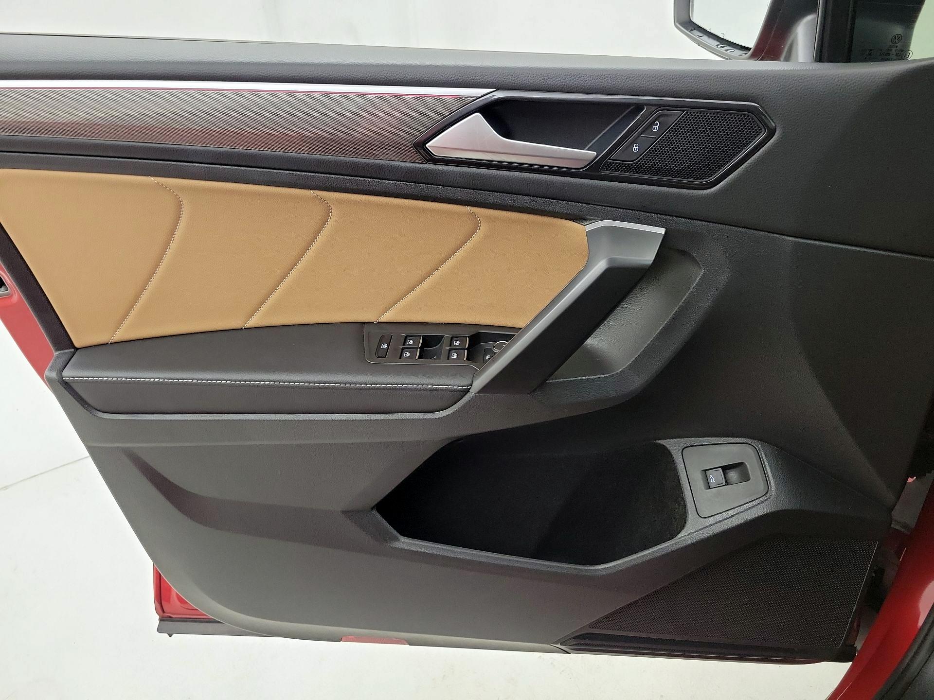 Thumbnail: 2024 Volkswagen Tiguan - 12