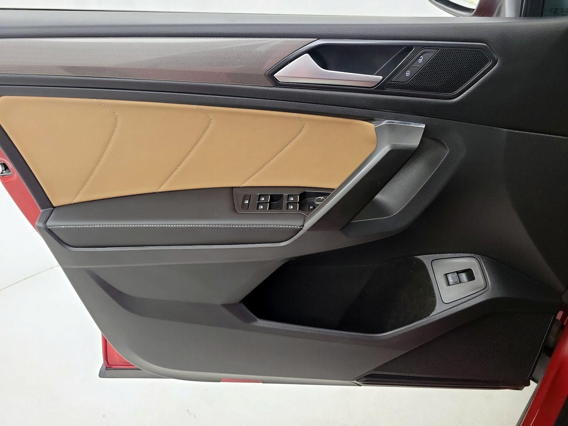 Thumbnail: 2023 Volkswagen Tiguan - 12