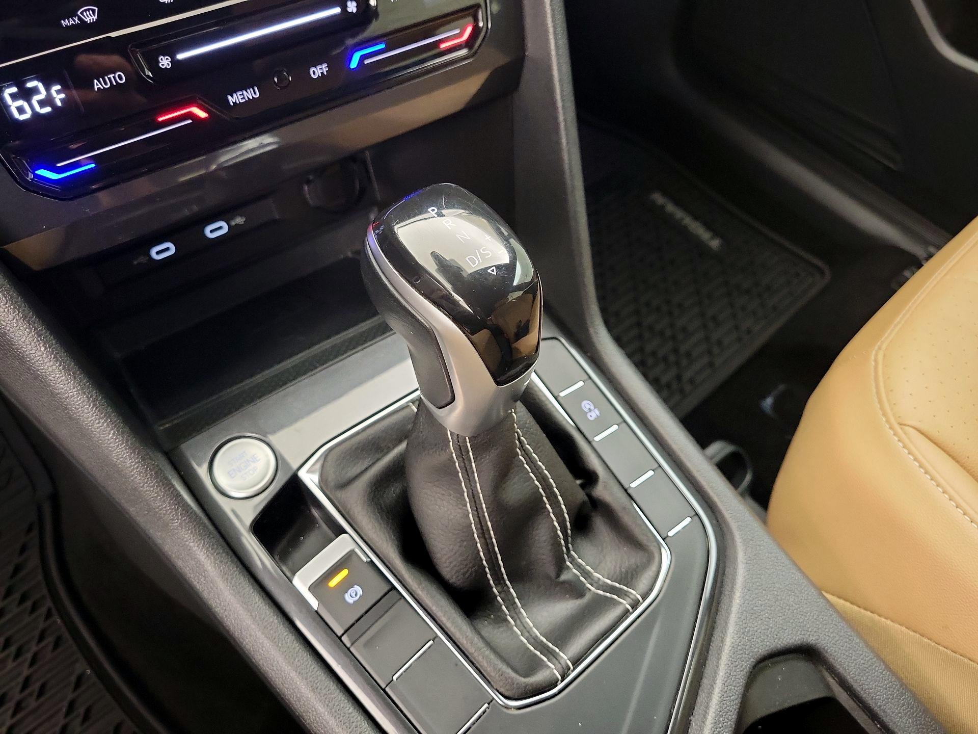 Thumbnail: 2023 Volkswagen Tiguan - 17