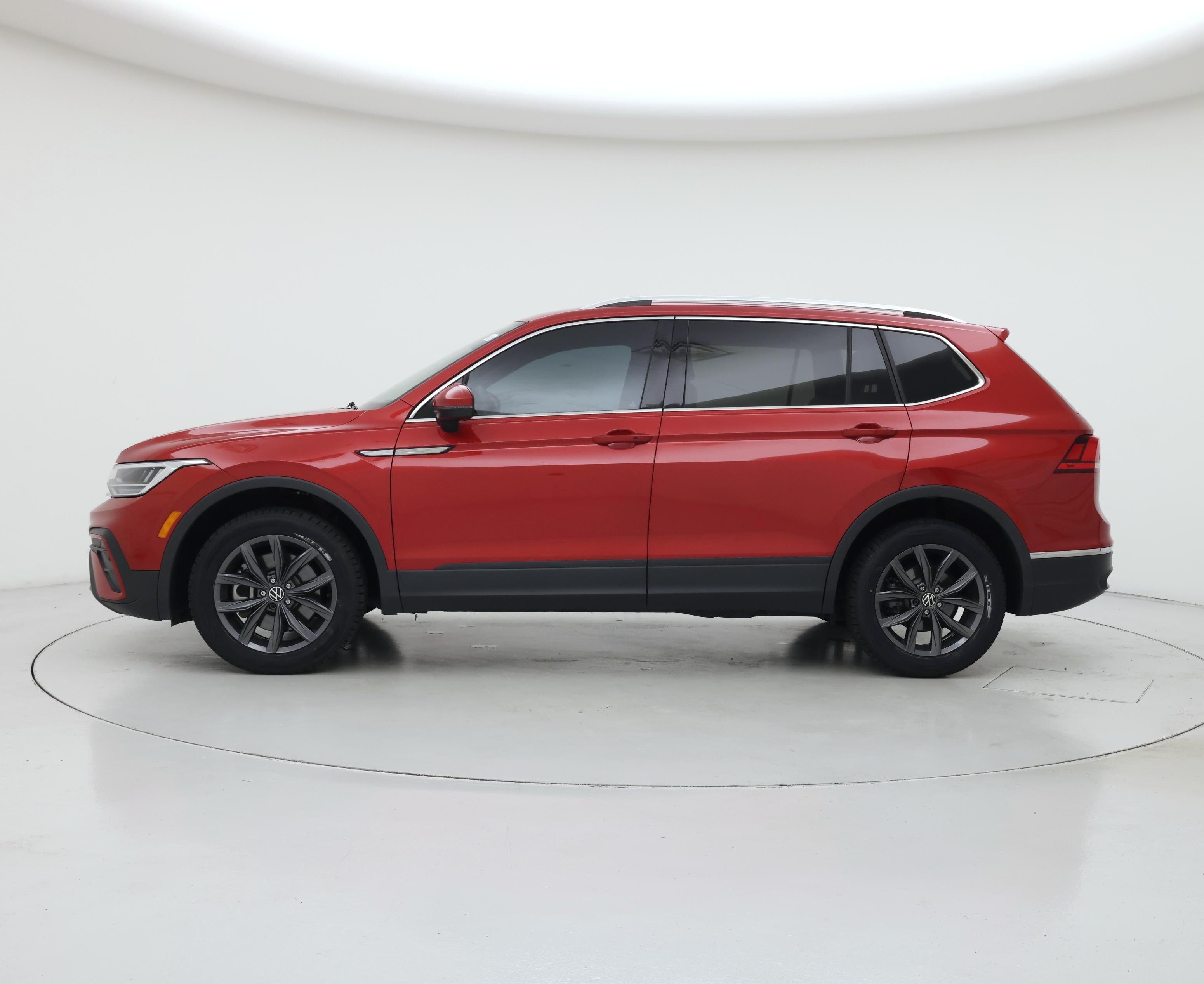 Thumbnail: 2023 Volkswagen Tiguan - 3