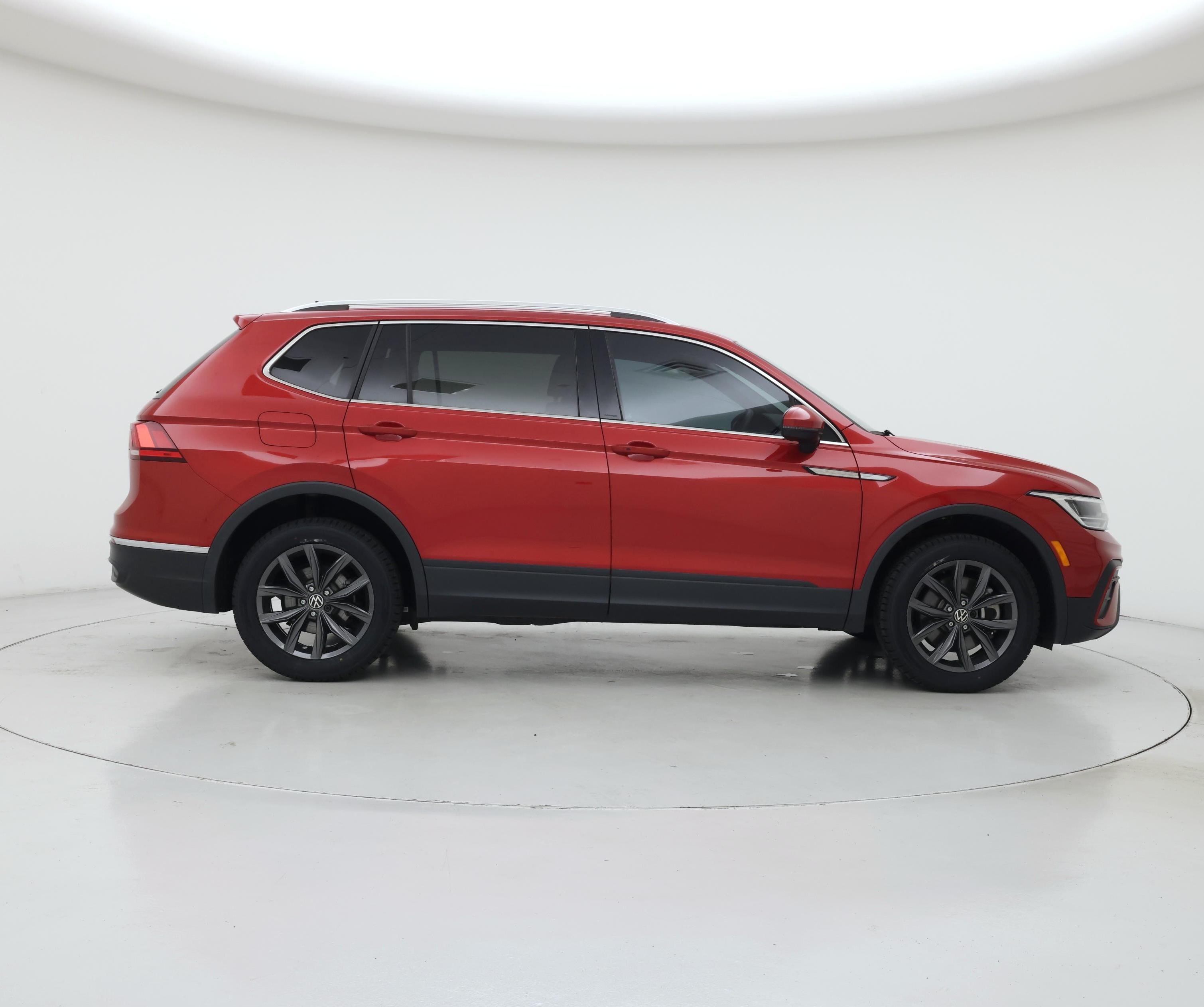 Thumbnail: 2023 Volkswagen Tiguan - 7