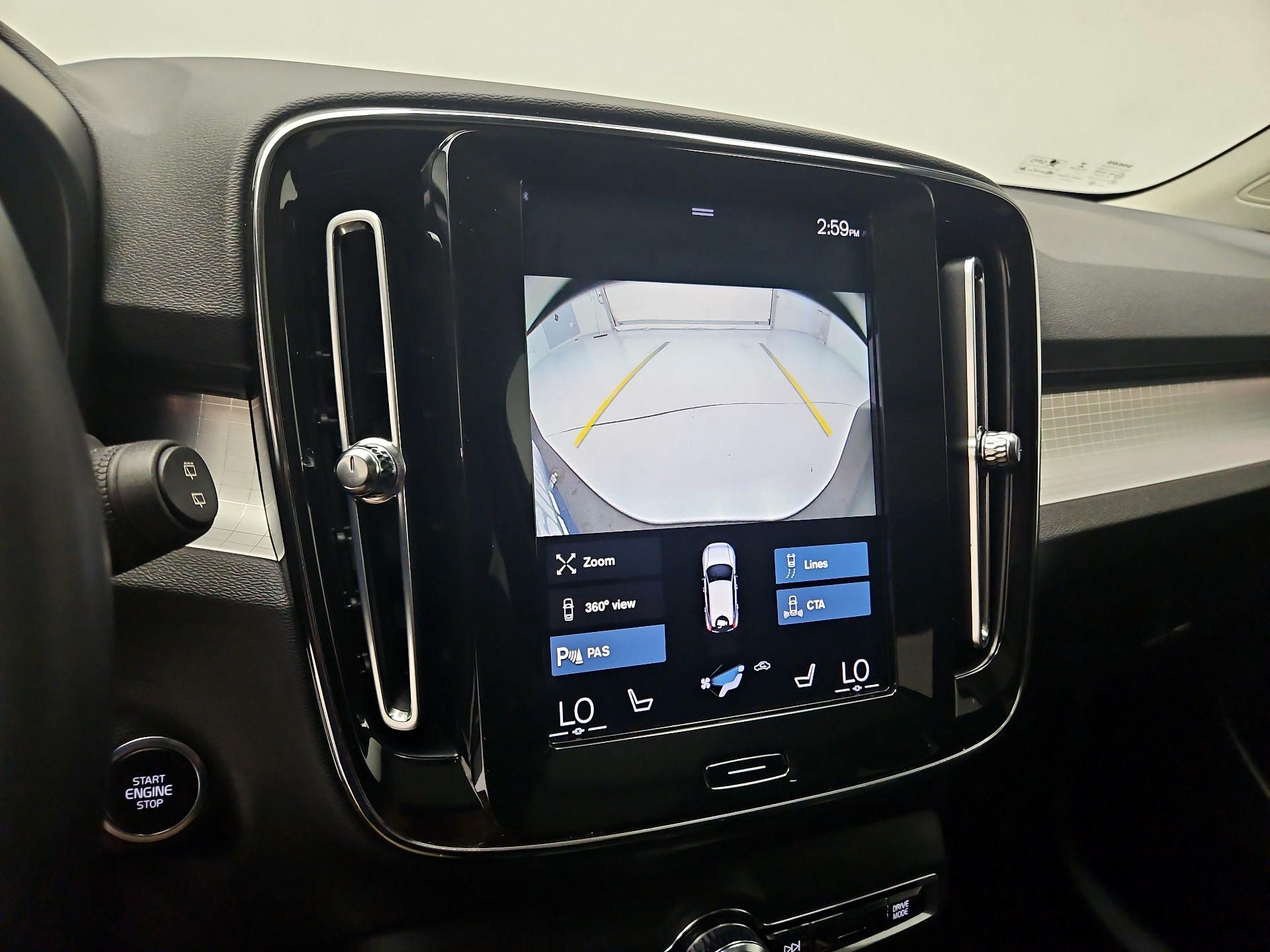 Thumbnail: 2022 Volvo XC40 - 15