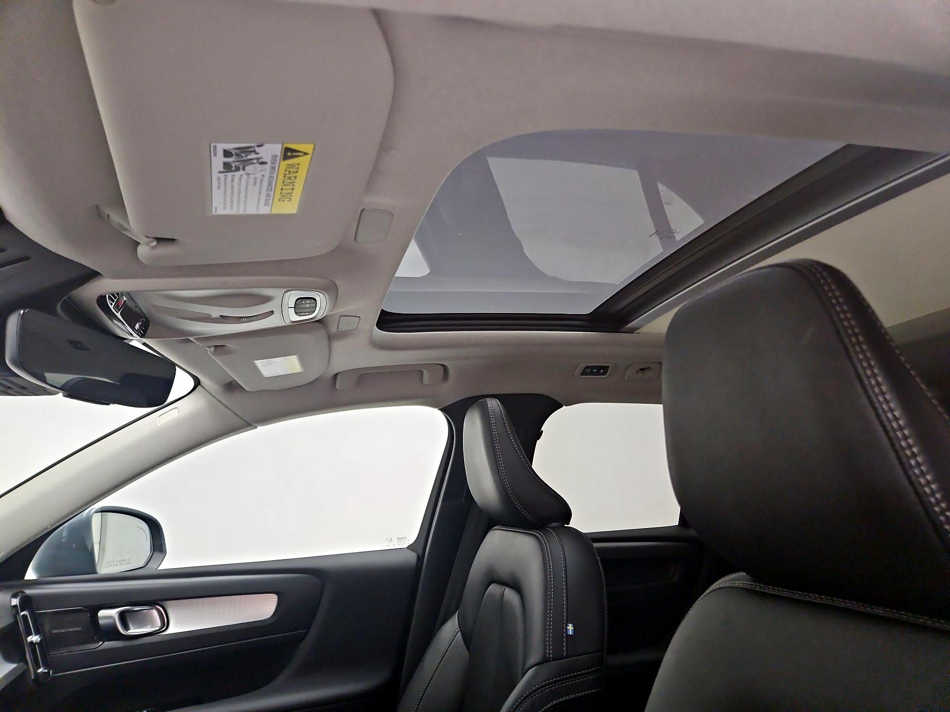Thumbnail: 2022 Volvo XC40 - 20