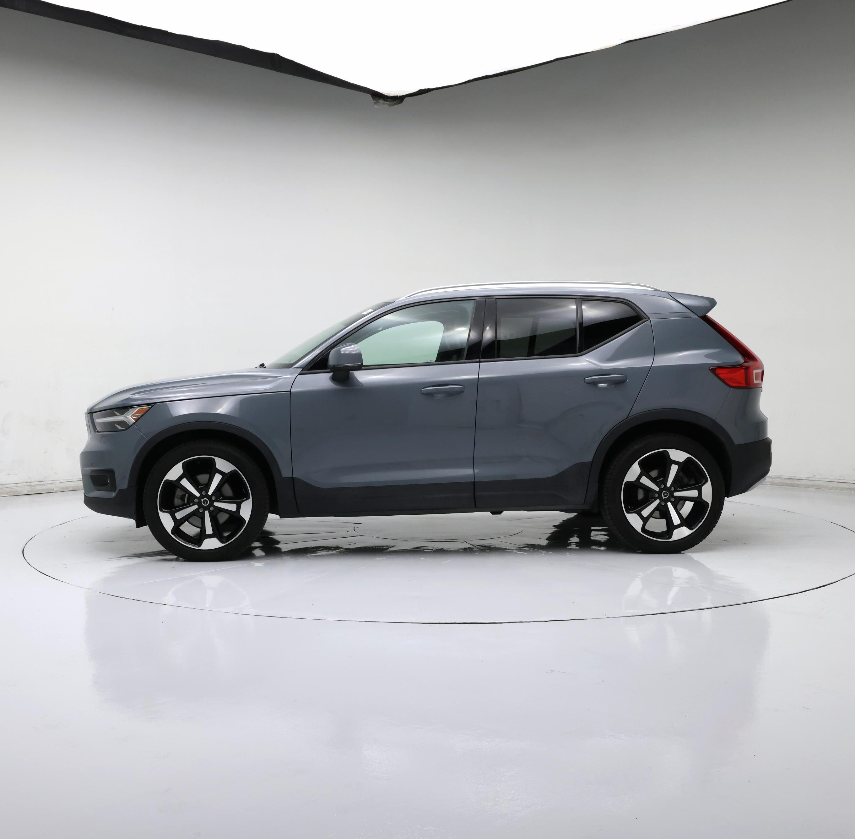 Thumbnail: 2022 Volvo XC40 - 3