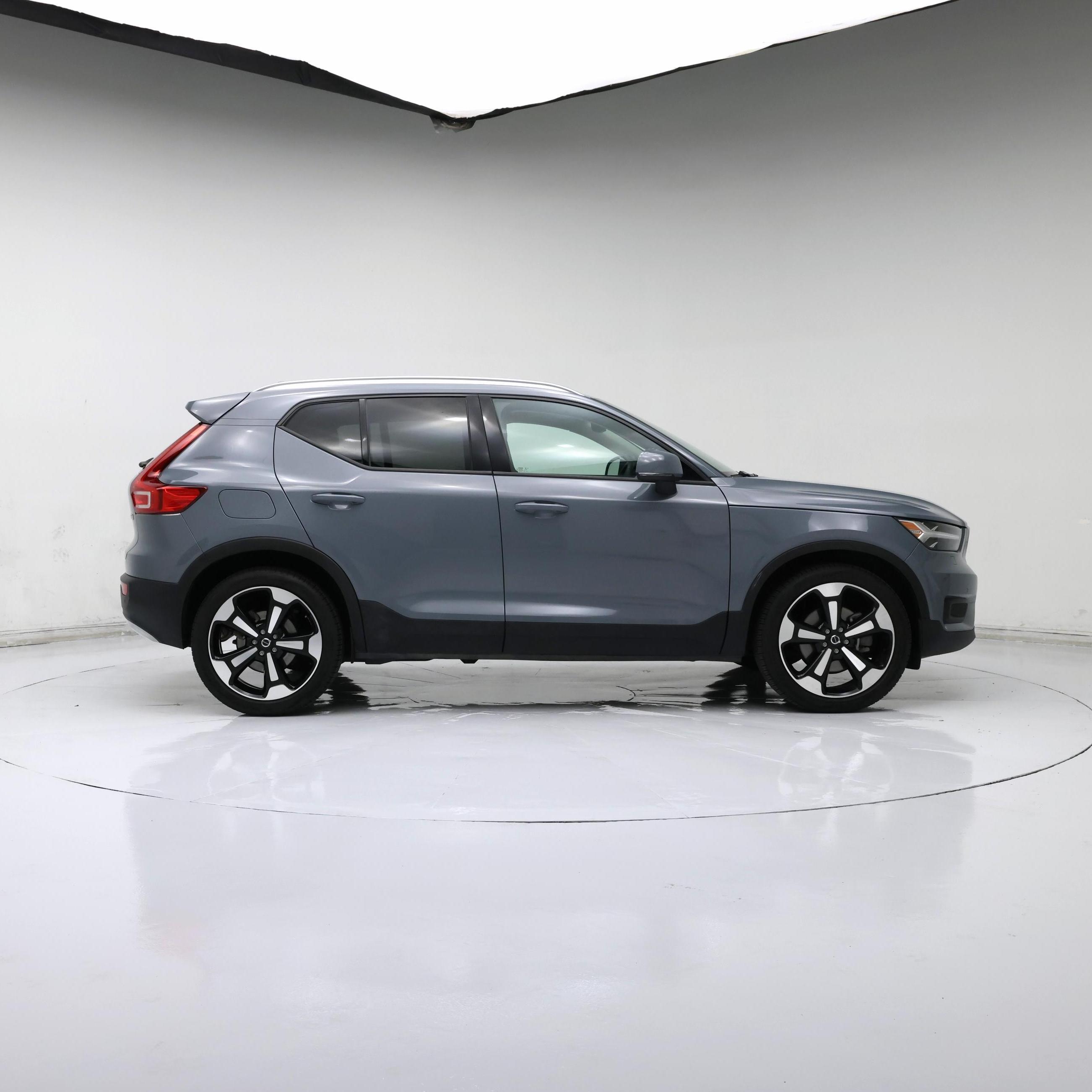 Thumbnail: 2022 Volvo XC40 - 7