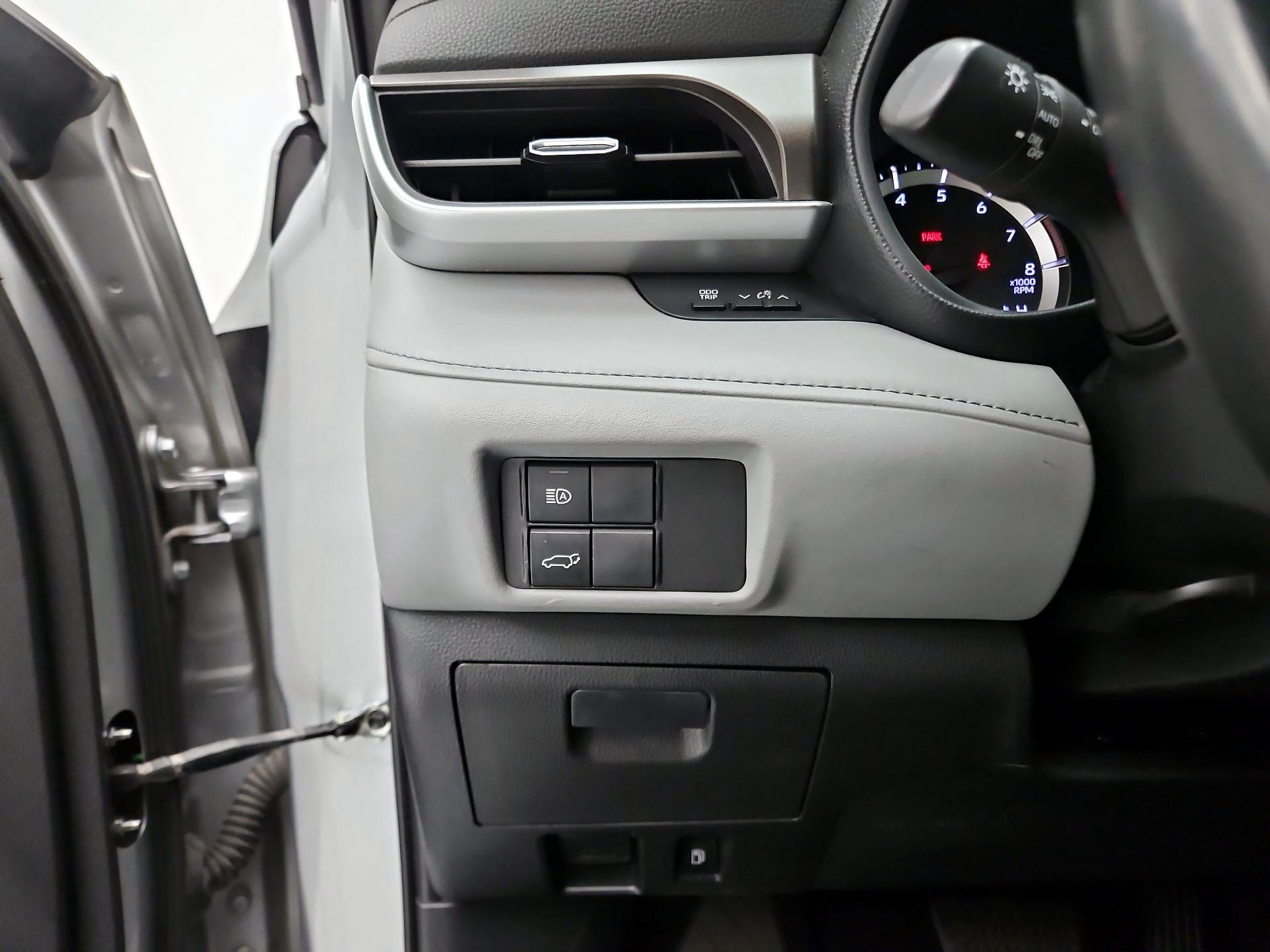 Thumbnail: 2022 Toyota Highlander - 13