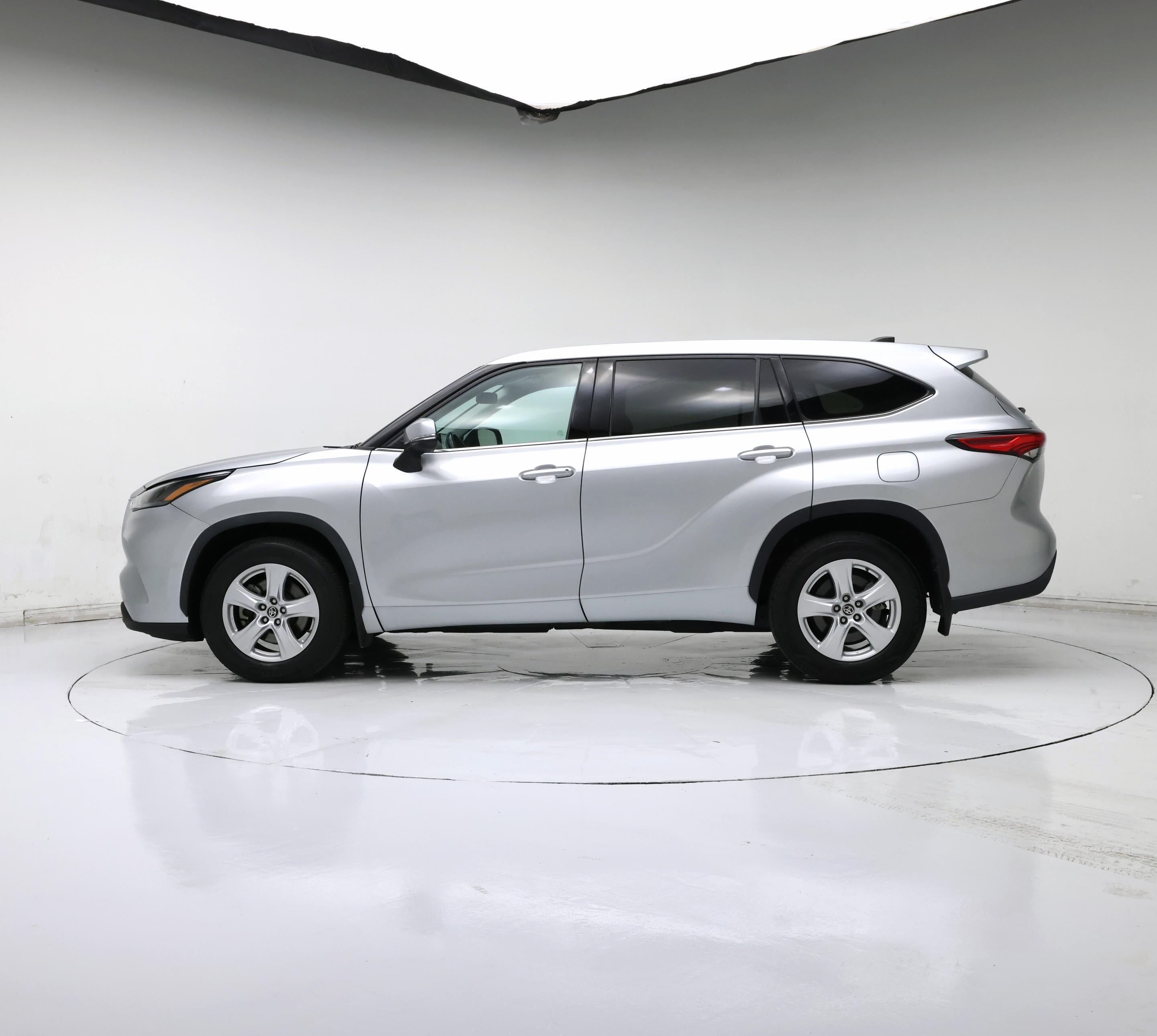 Thumbnail: 2022 Toyota Highlander - 3