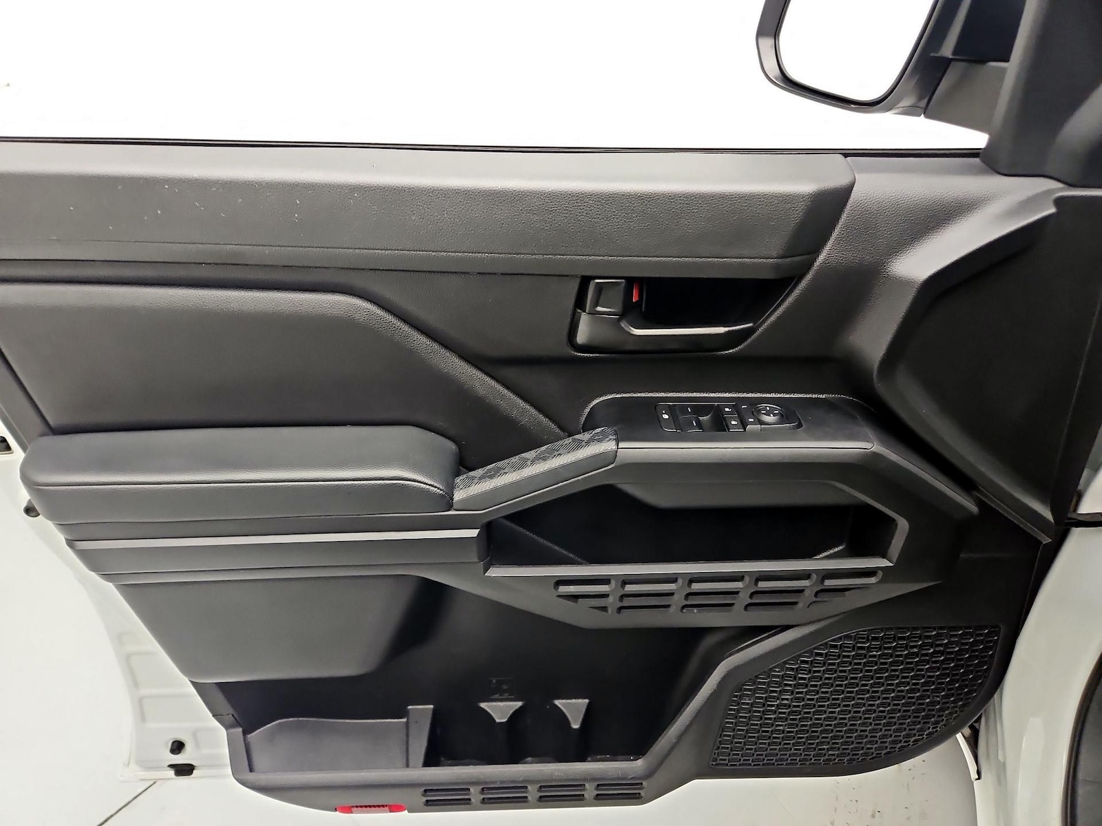 2025 Toyota Tacoma SR - Photo 13
