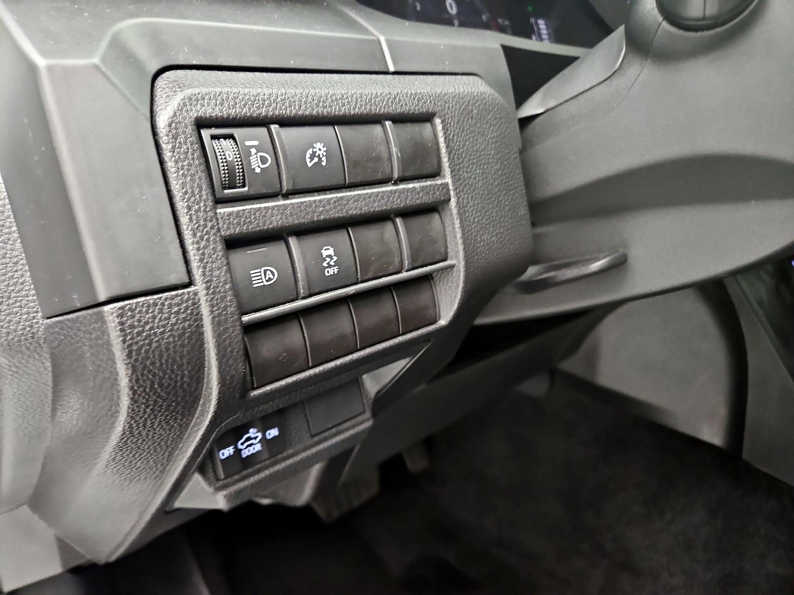 2025 Toyota Tacoma SR - Photo 14