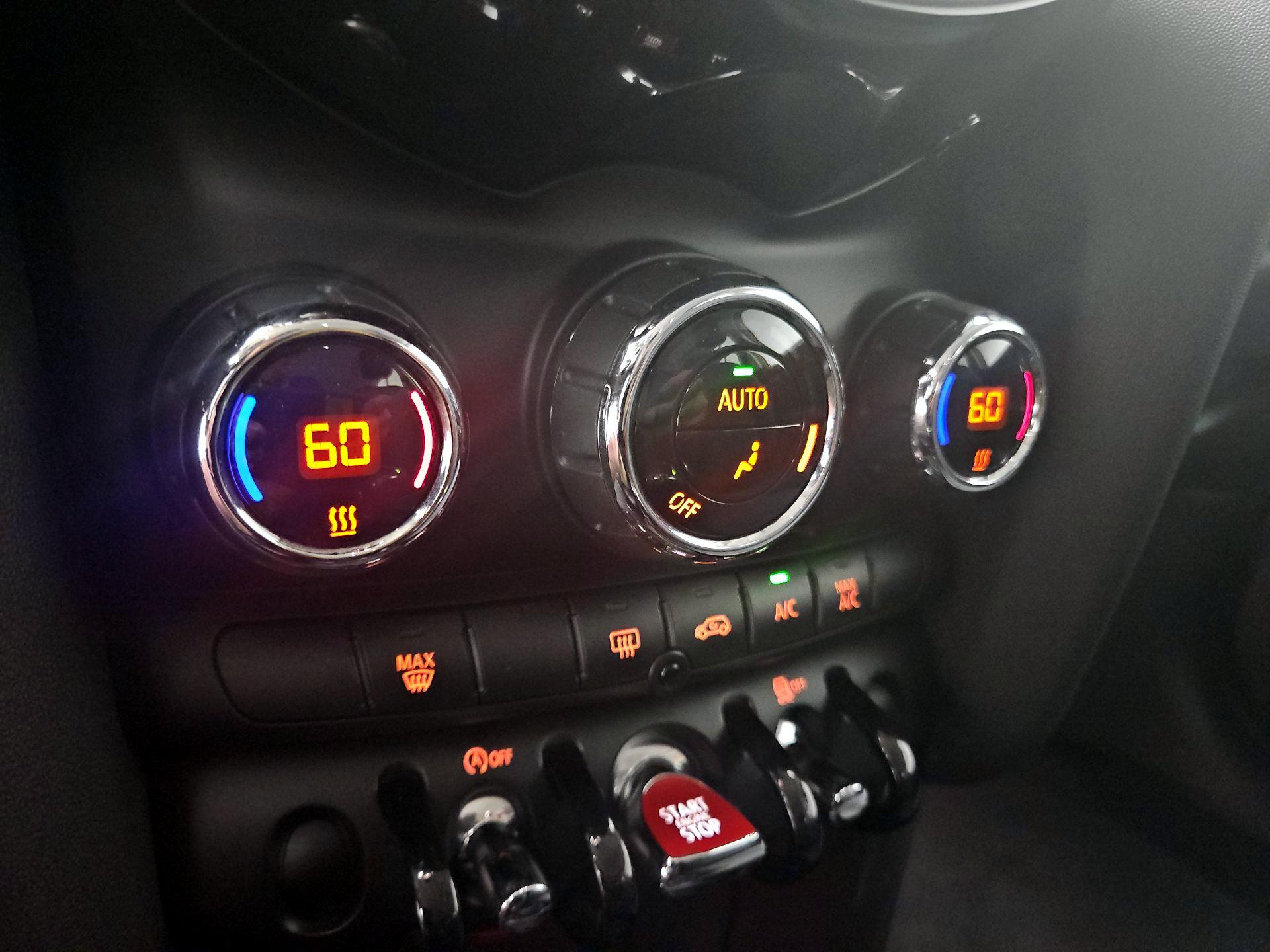 Thumbnail: 2017 MINI Cooper Hardtop - 16