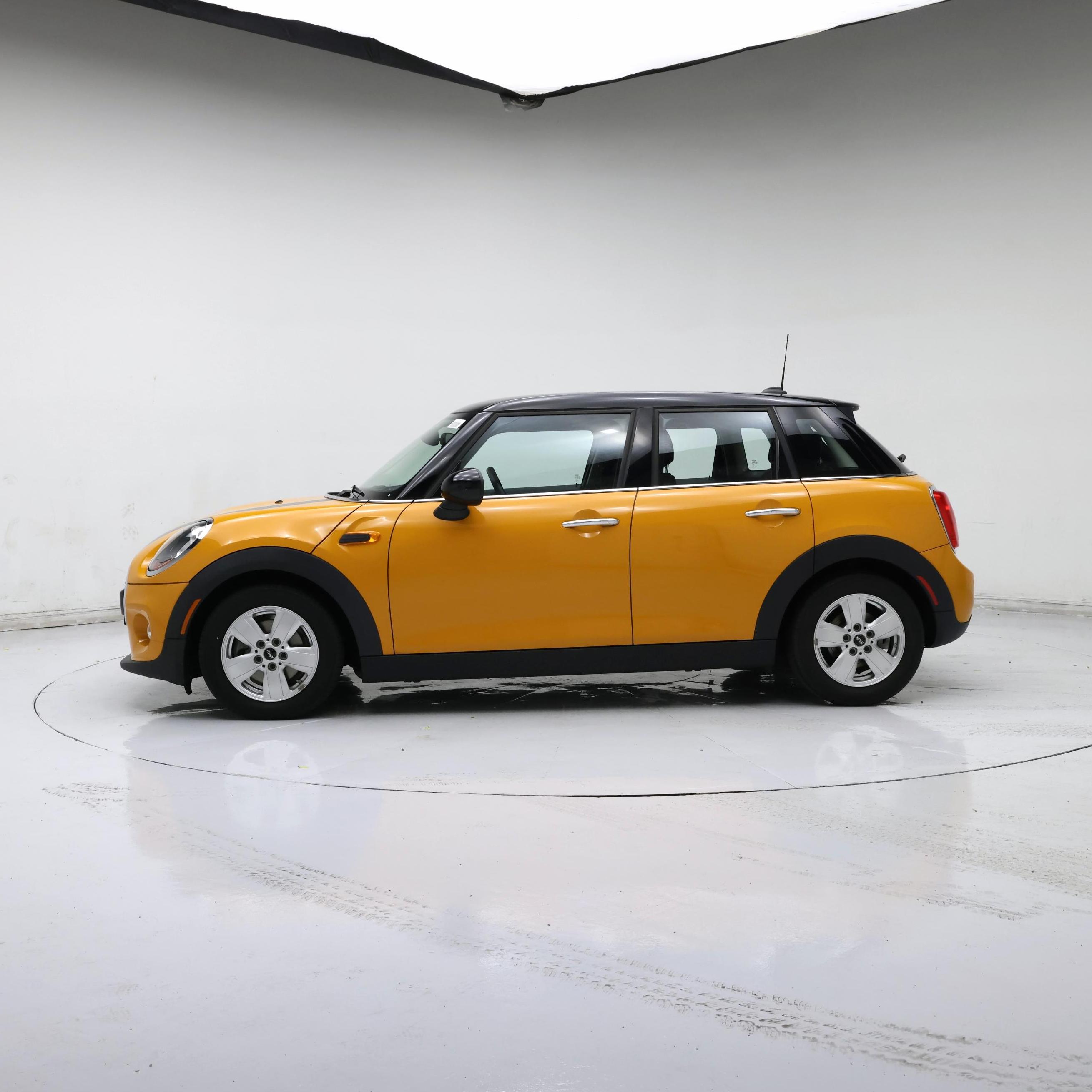 Thumbnail: 2017 MINI Cooper Hardtop - 3