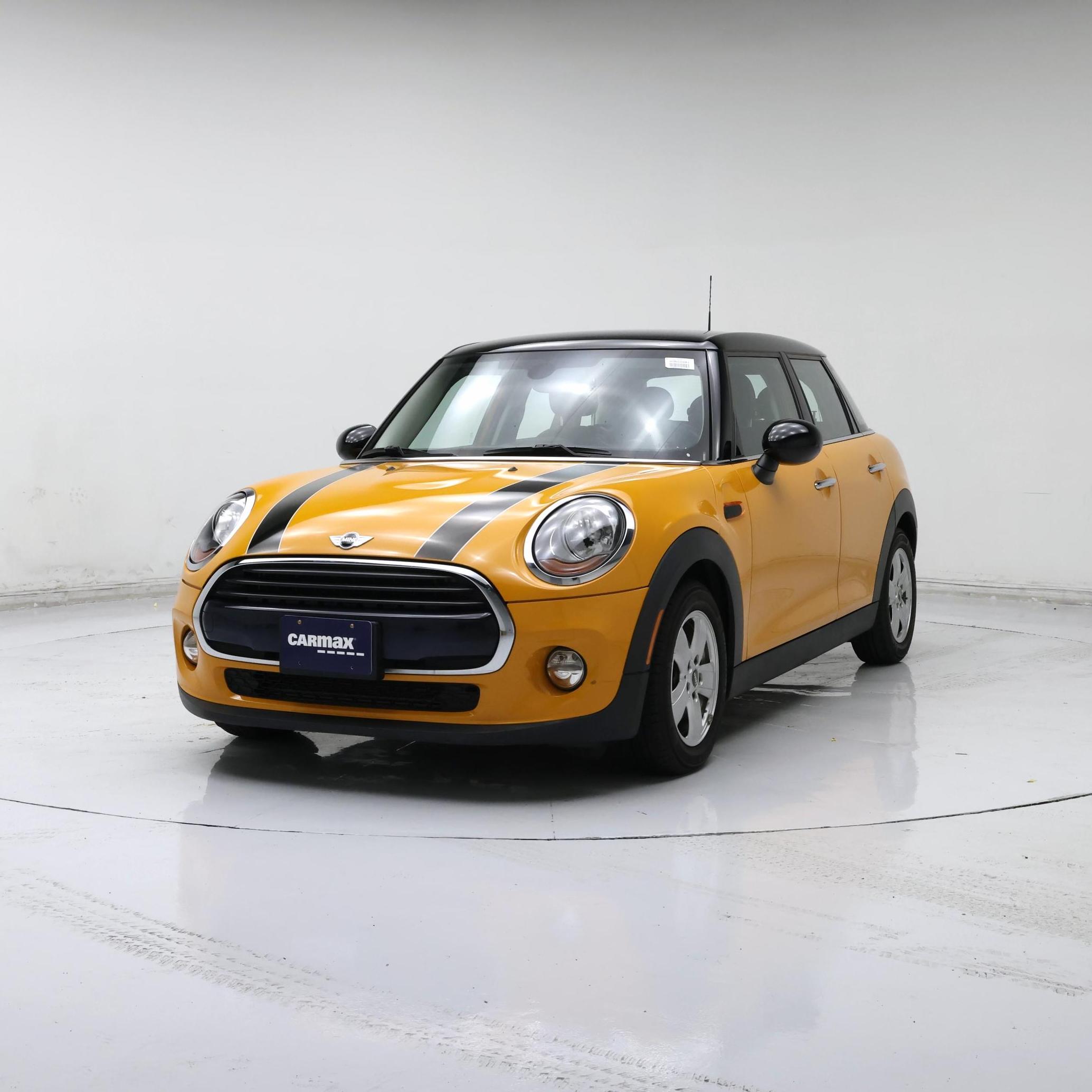 Thumbnail: 2017 MINI Cooper Hardtop - 4