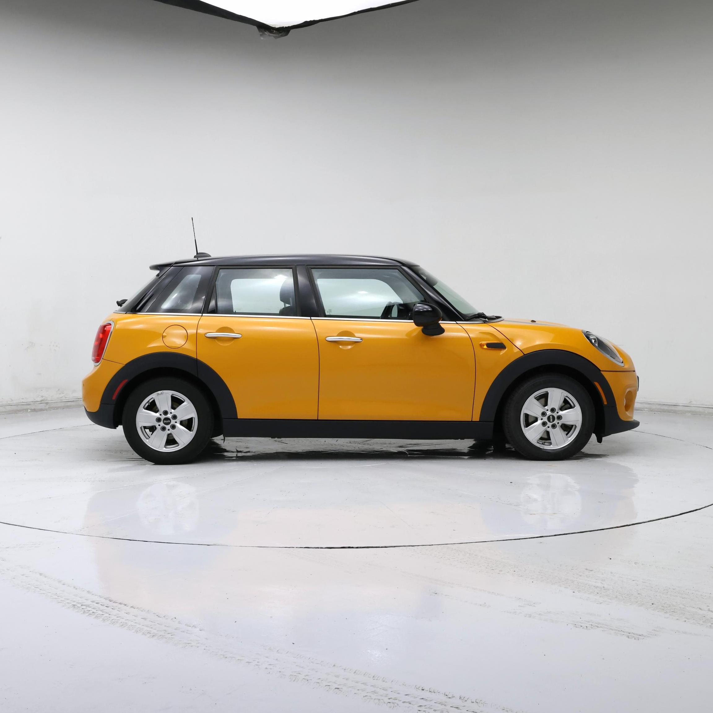 Thumbnail: 2017 MINI Cooper Hardtop - 7