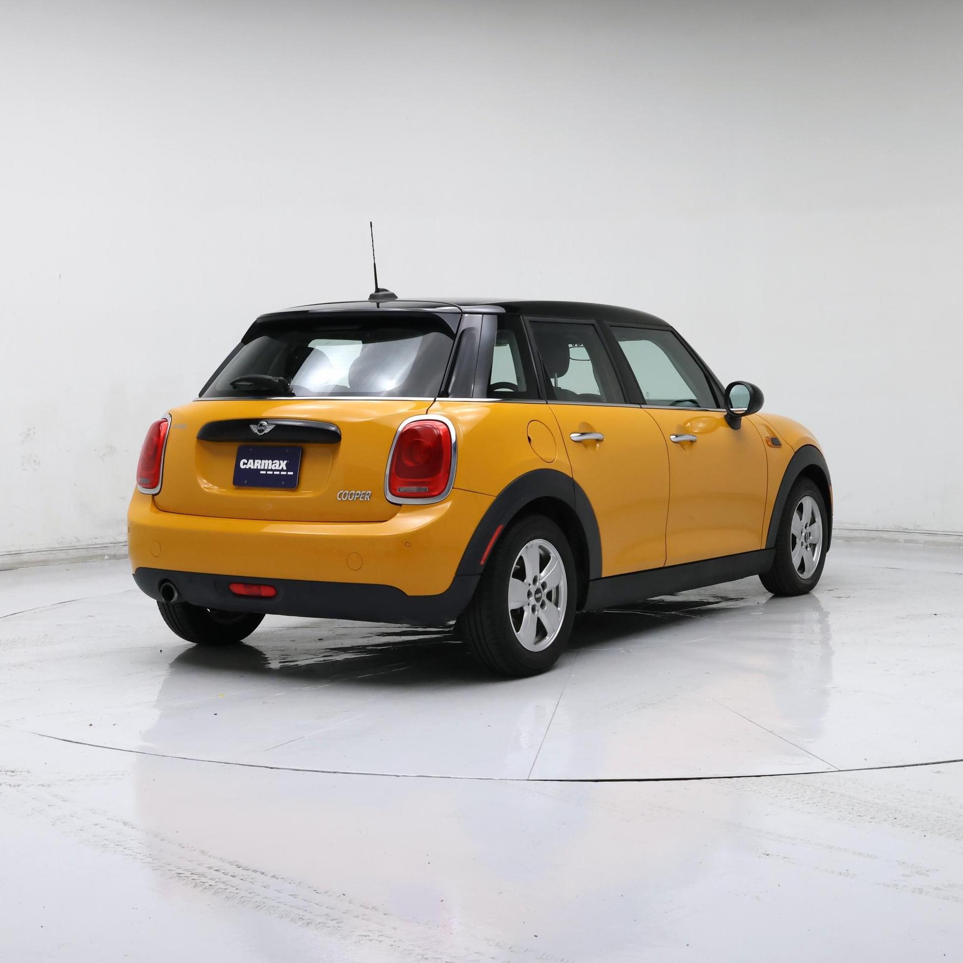 Thumbnail: 2017 MINI Cooper Hardtop - 8