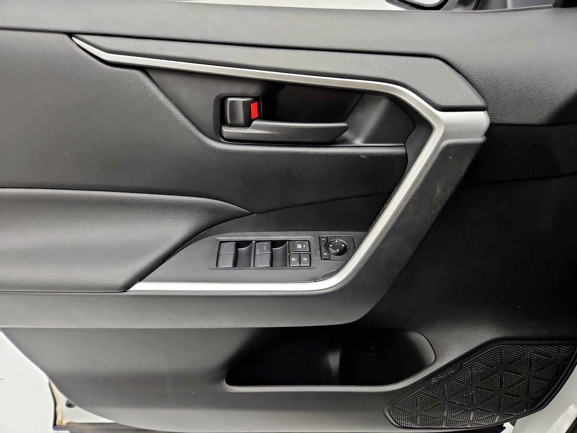 Thumbnail: 2021 Toyota RAV4 - 12