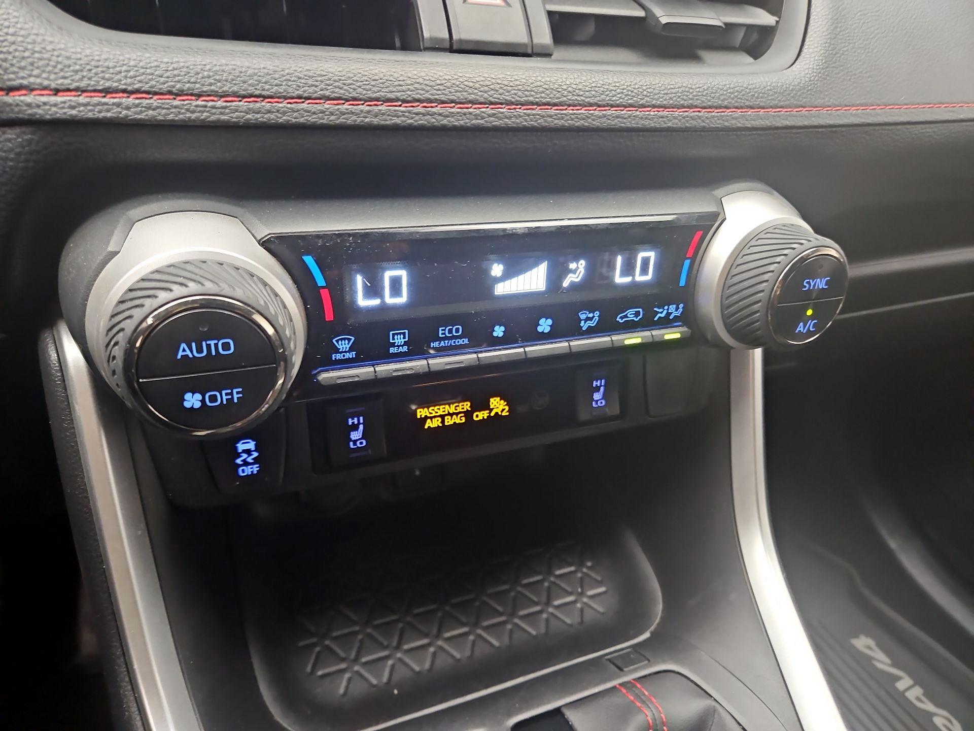 Thumbnail: 2021 Toyota RAV4 - 16