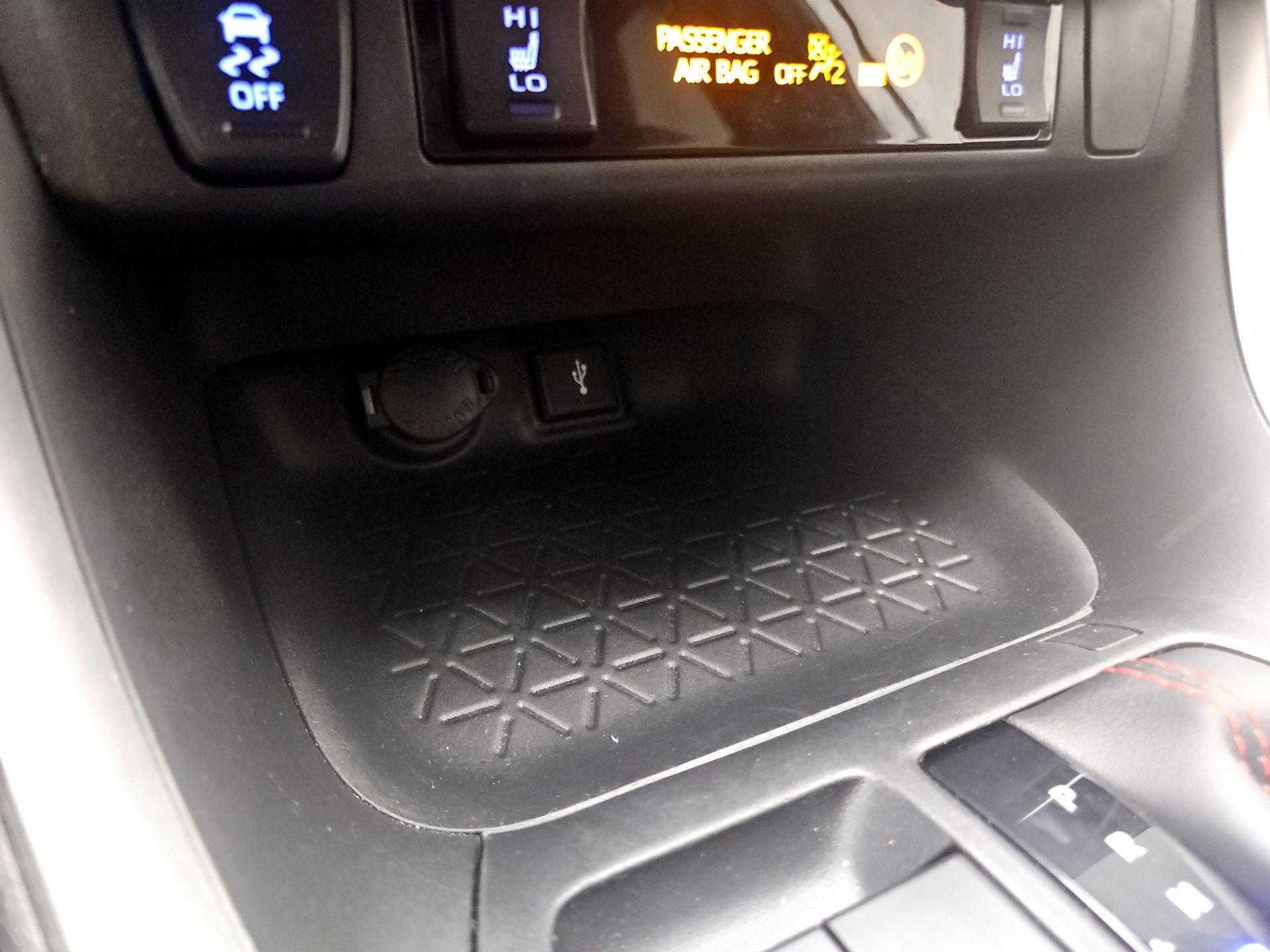 Thumbnail: 2021 Toyota RAV4 - 18