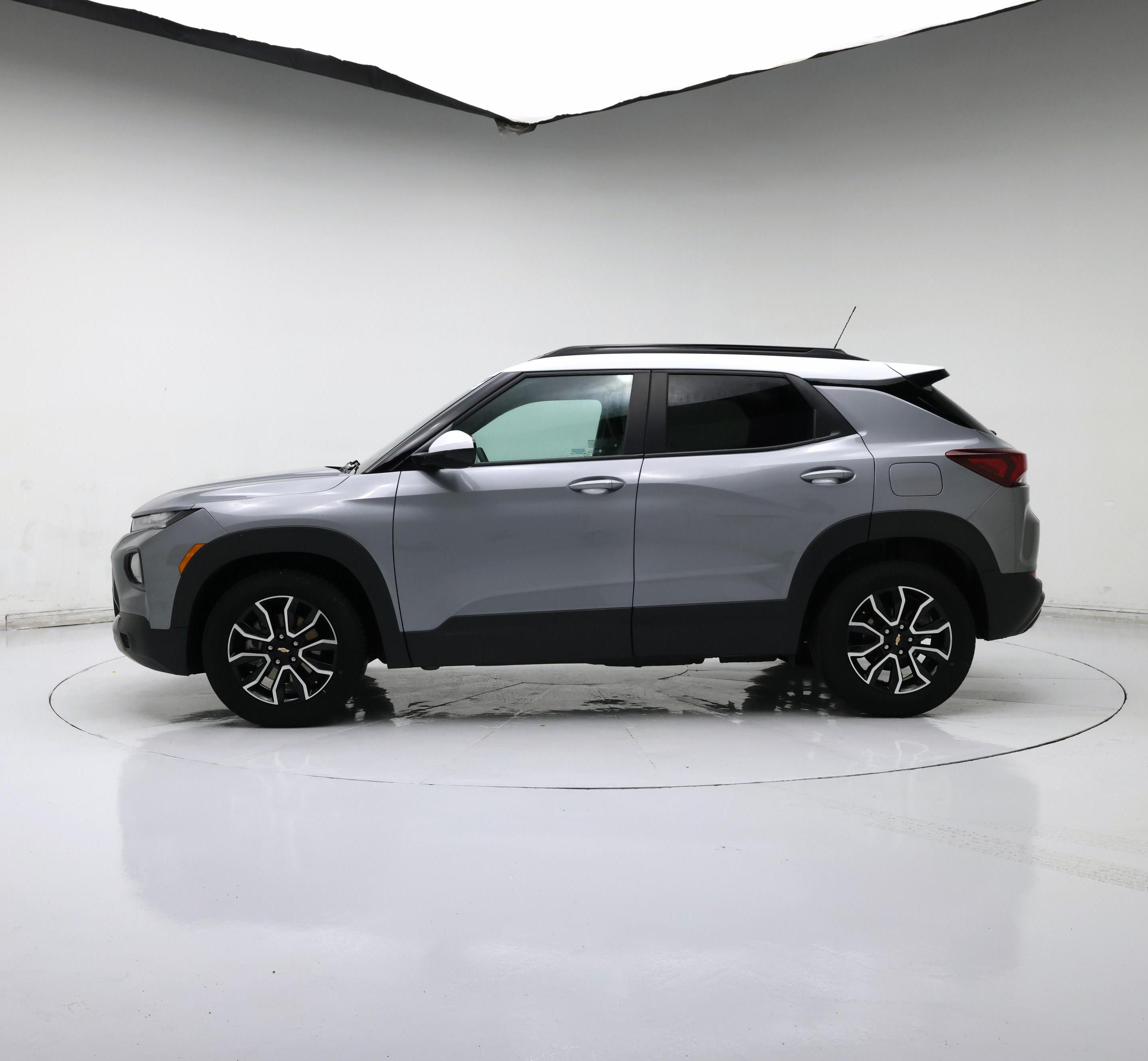Thumbnail: 2023 Chevrolet TrailBlazer - 3