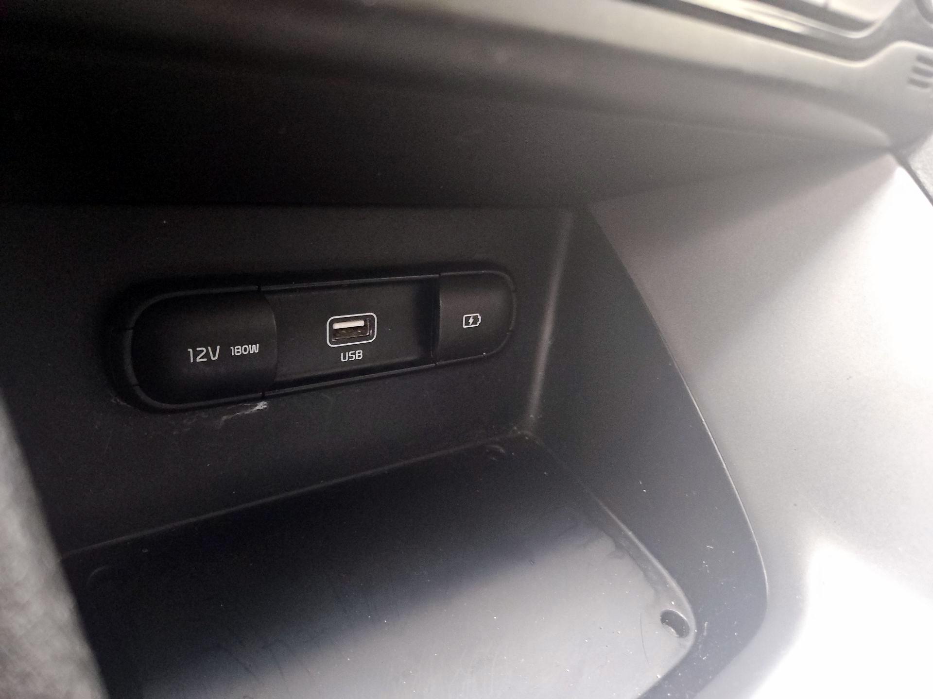 Thumbnail: 2020 Kia Niro - 18