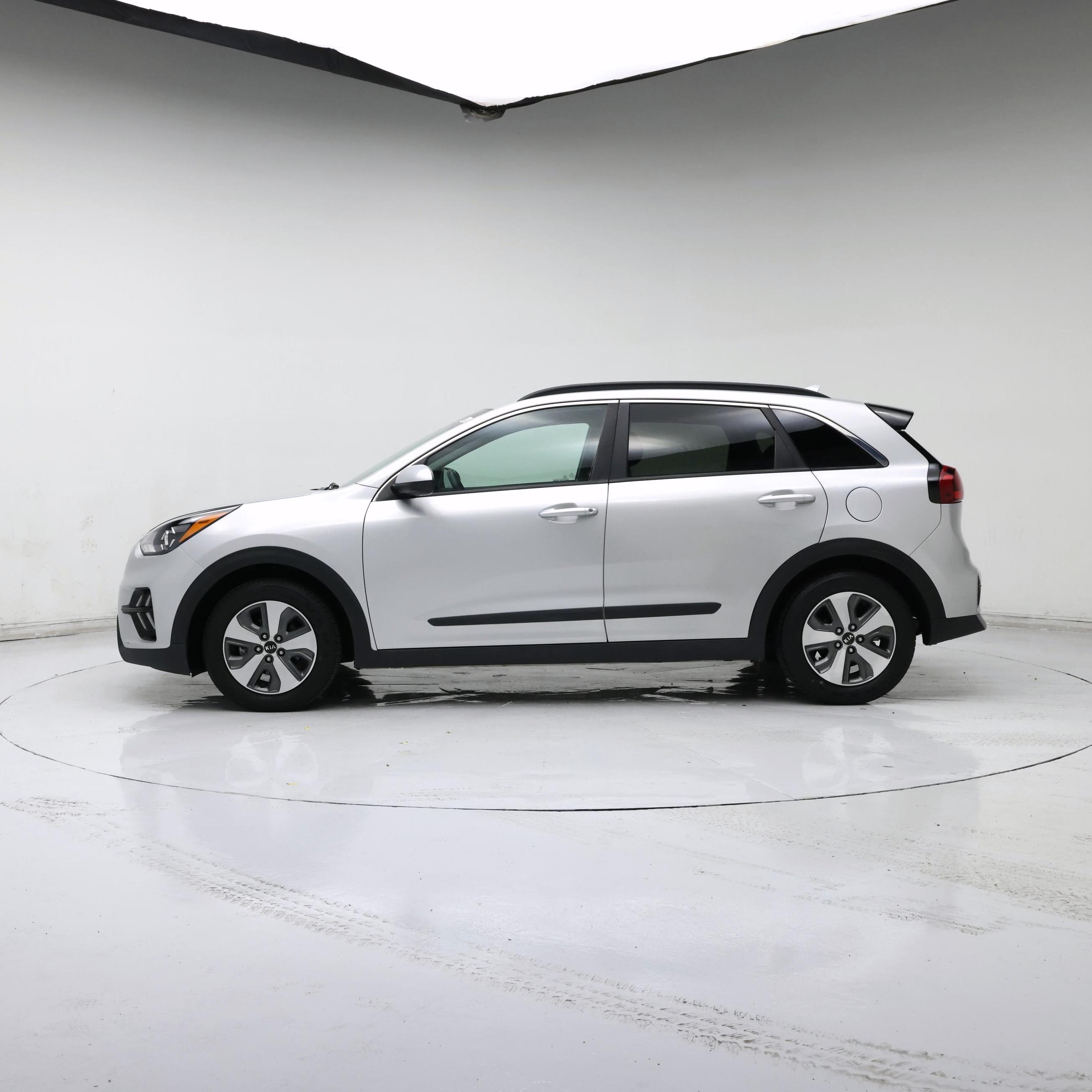 Thumbnail: 2020 Kia Niro - 3