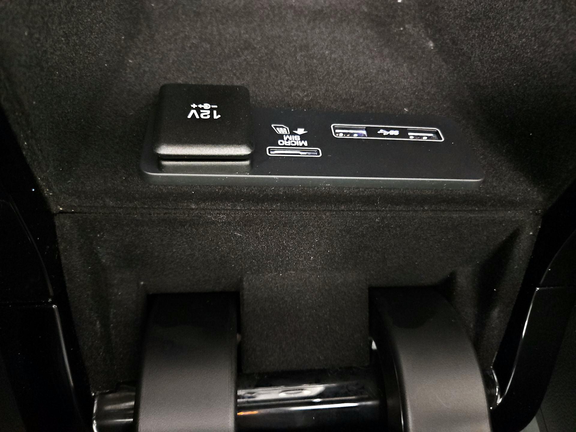 Thumbnail: 2020 Land Rover Range Rover Velar - 19