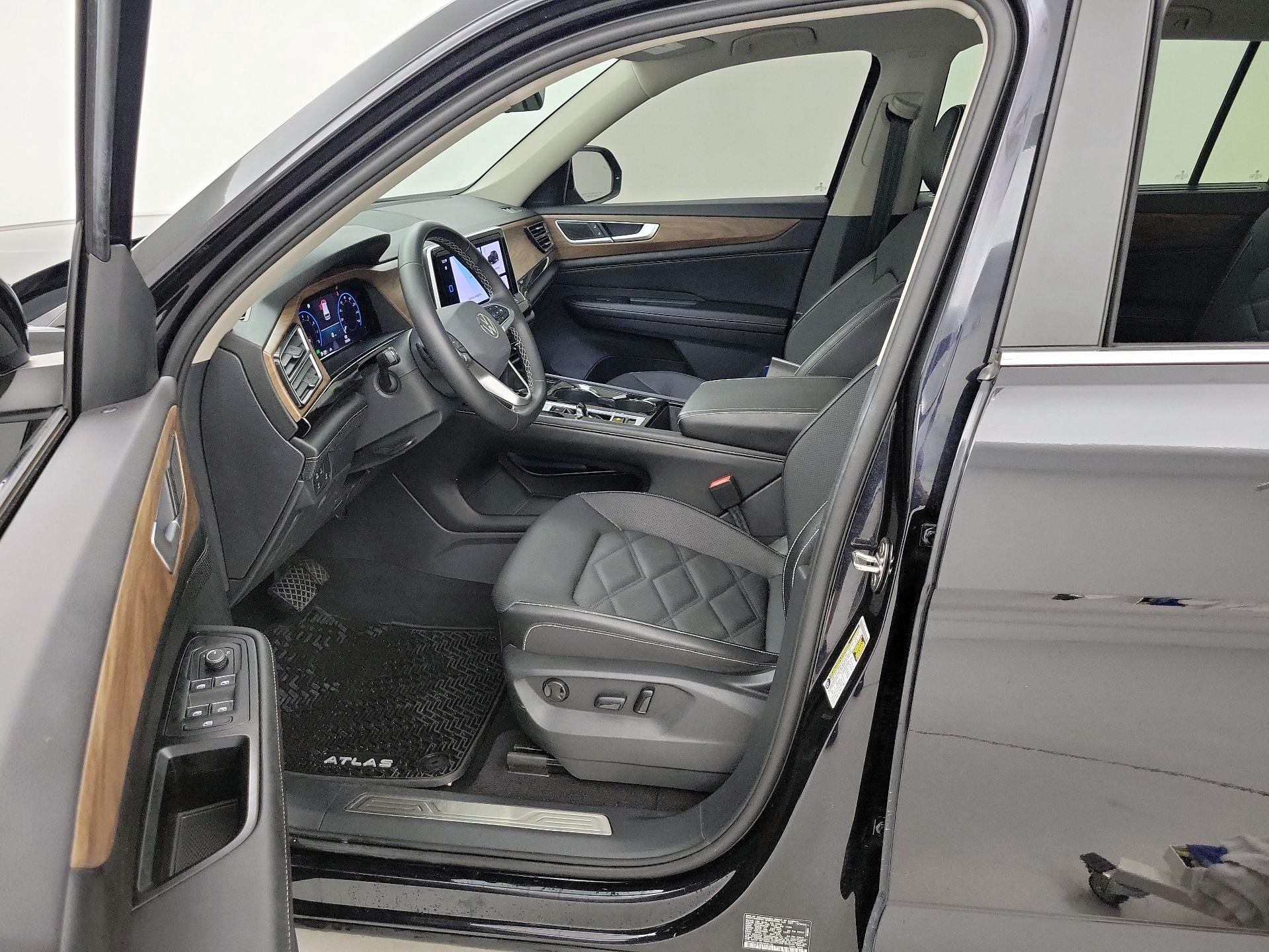 Thumbnail: 2024 Volkswagen Atlas - 11