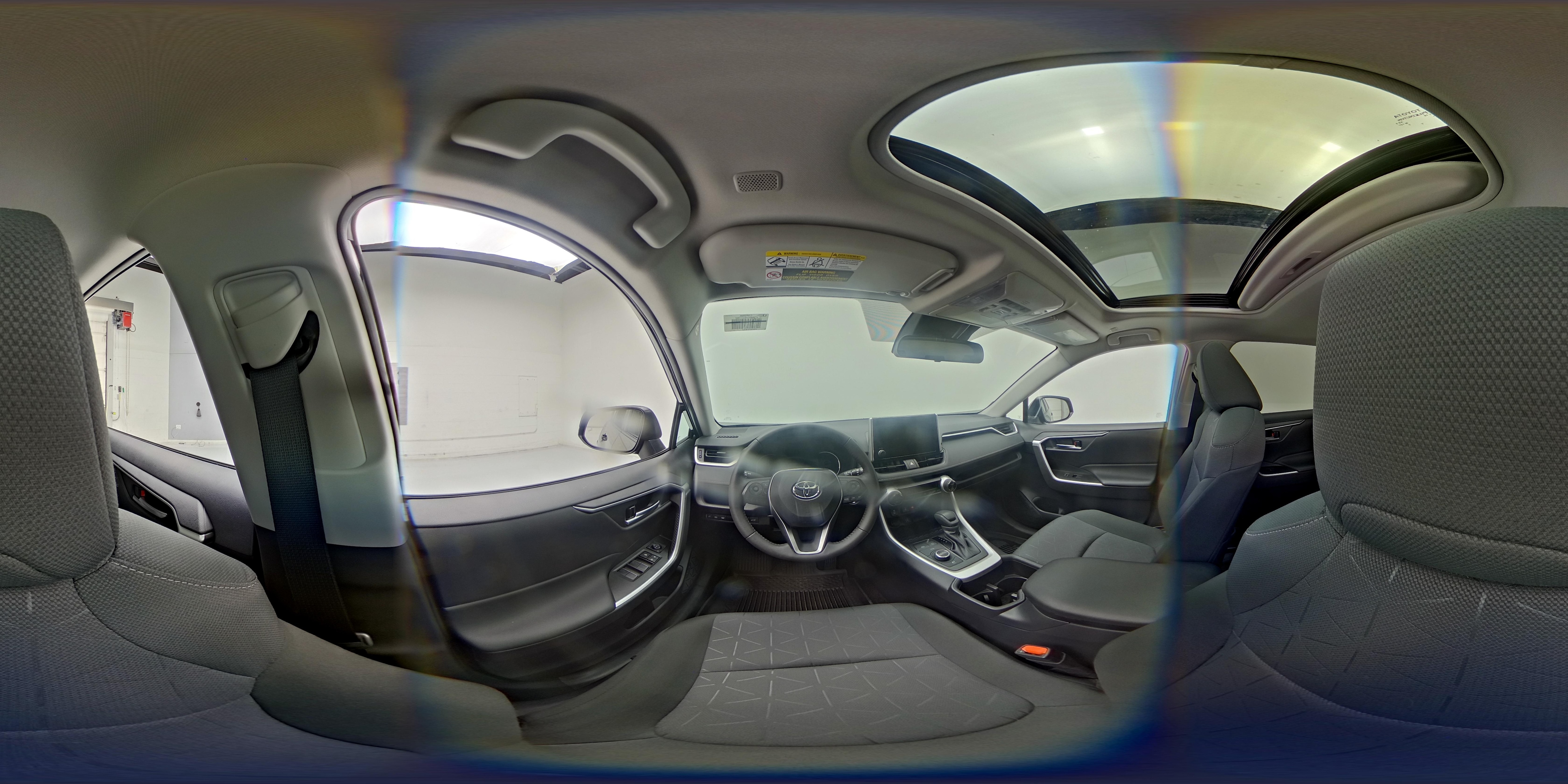 2025 Toyota RAV4 XLE - Photo 29