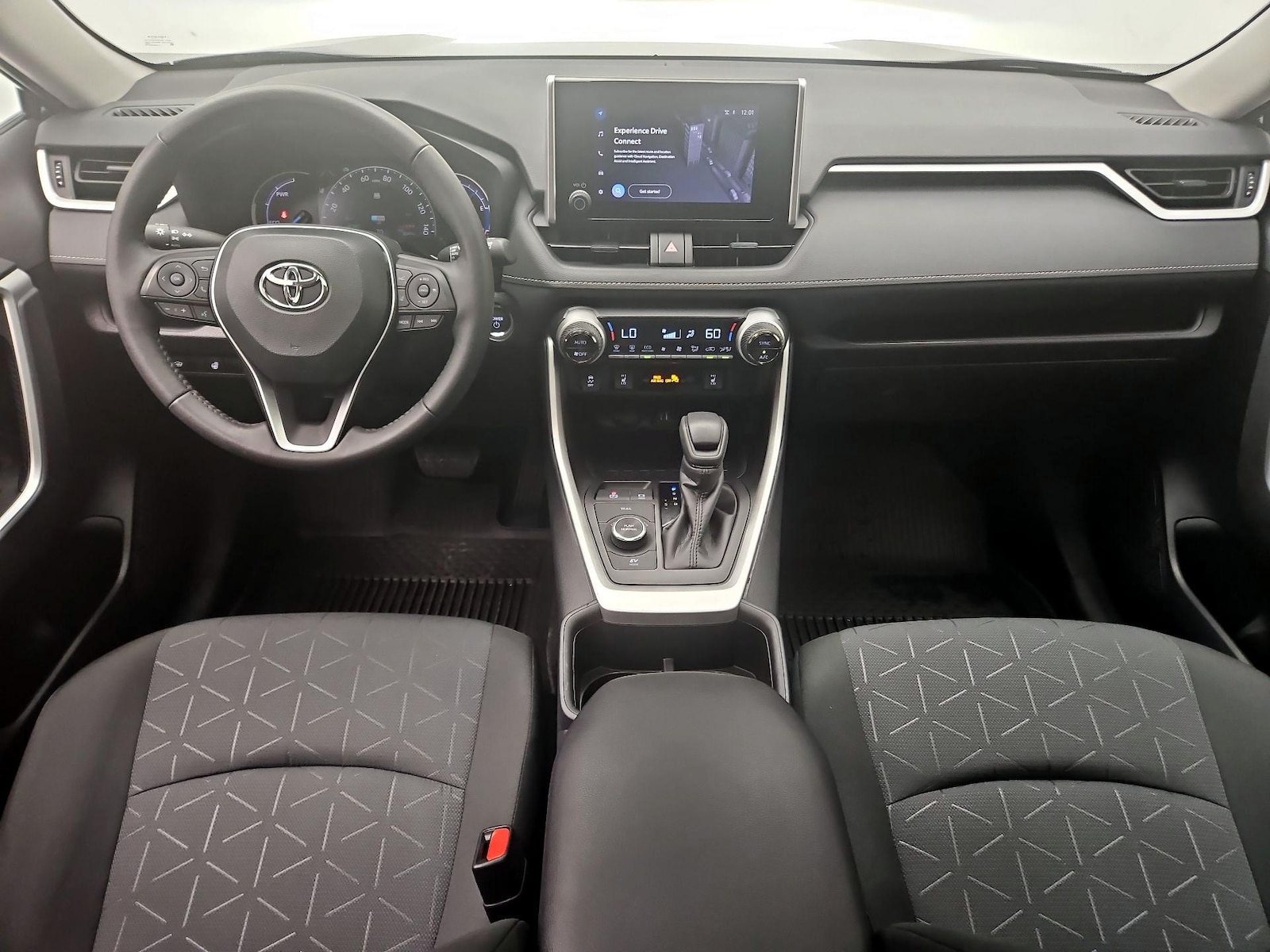 2025 Toyota RAV4 XLE - Photo 10