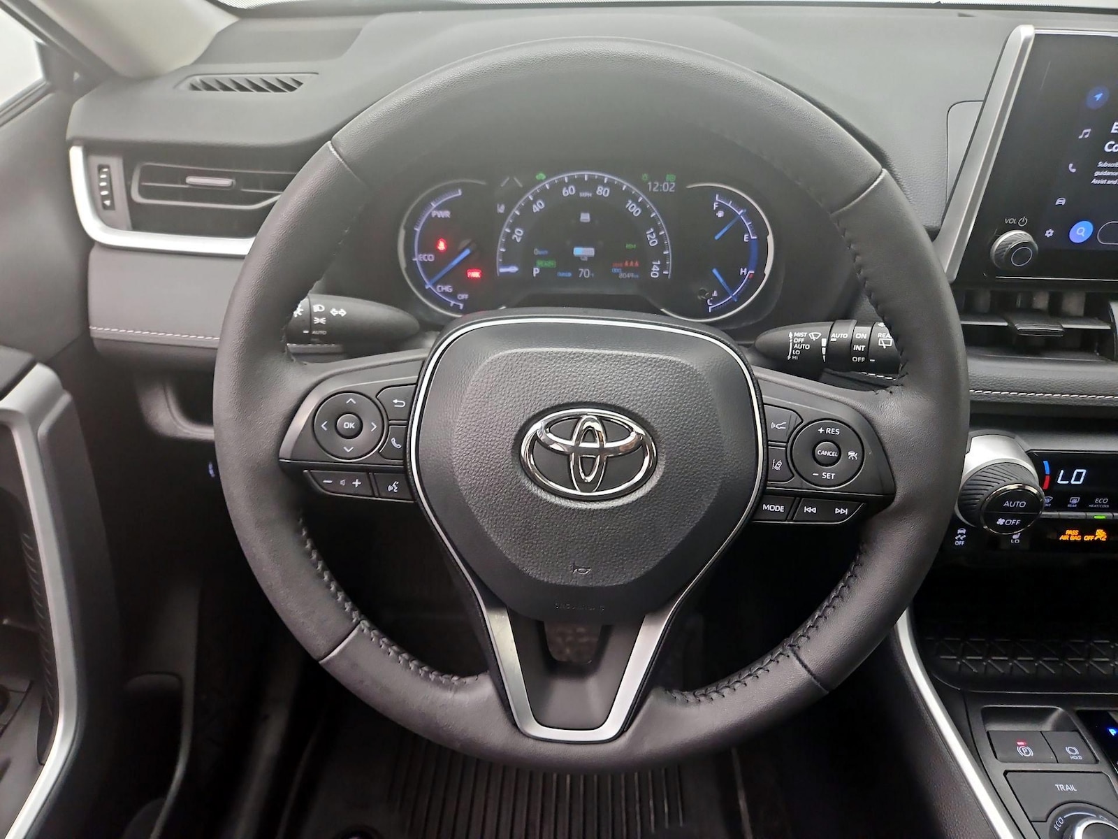 2025 Toyota RAV4 XLE - Photo 11